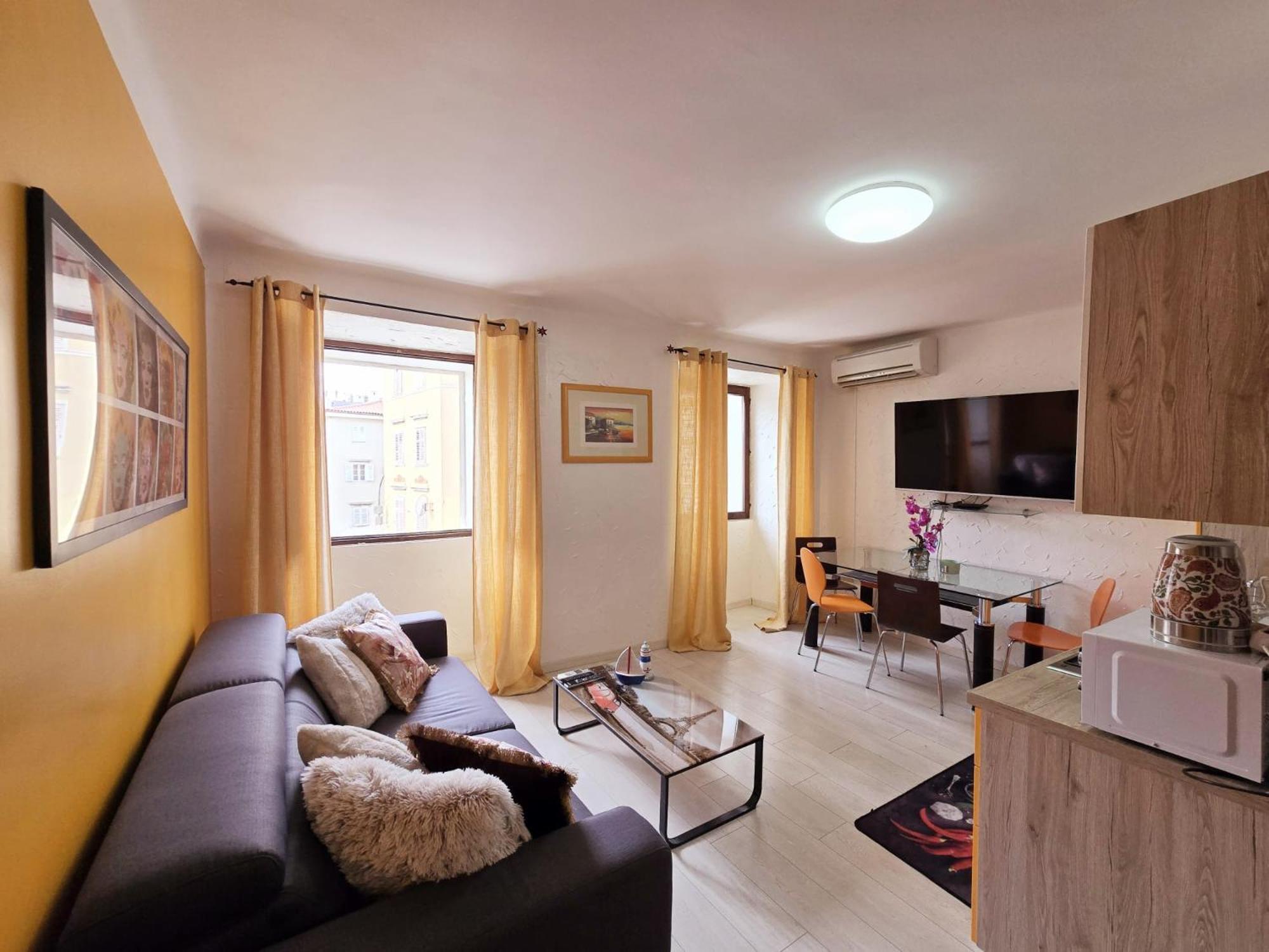 One-Bedroom Apartment