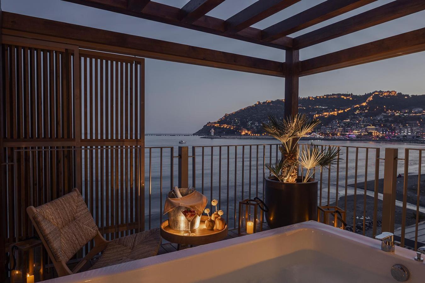 King Suite Sea View
