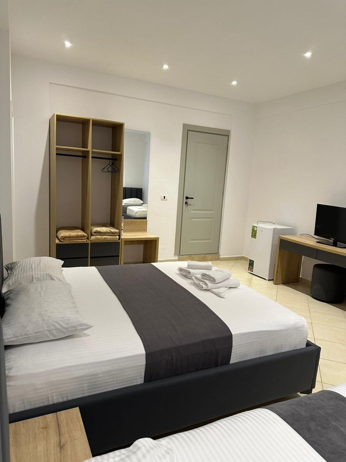 Triple Room Bath