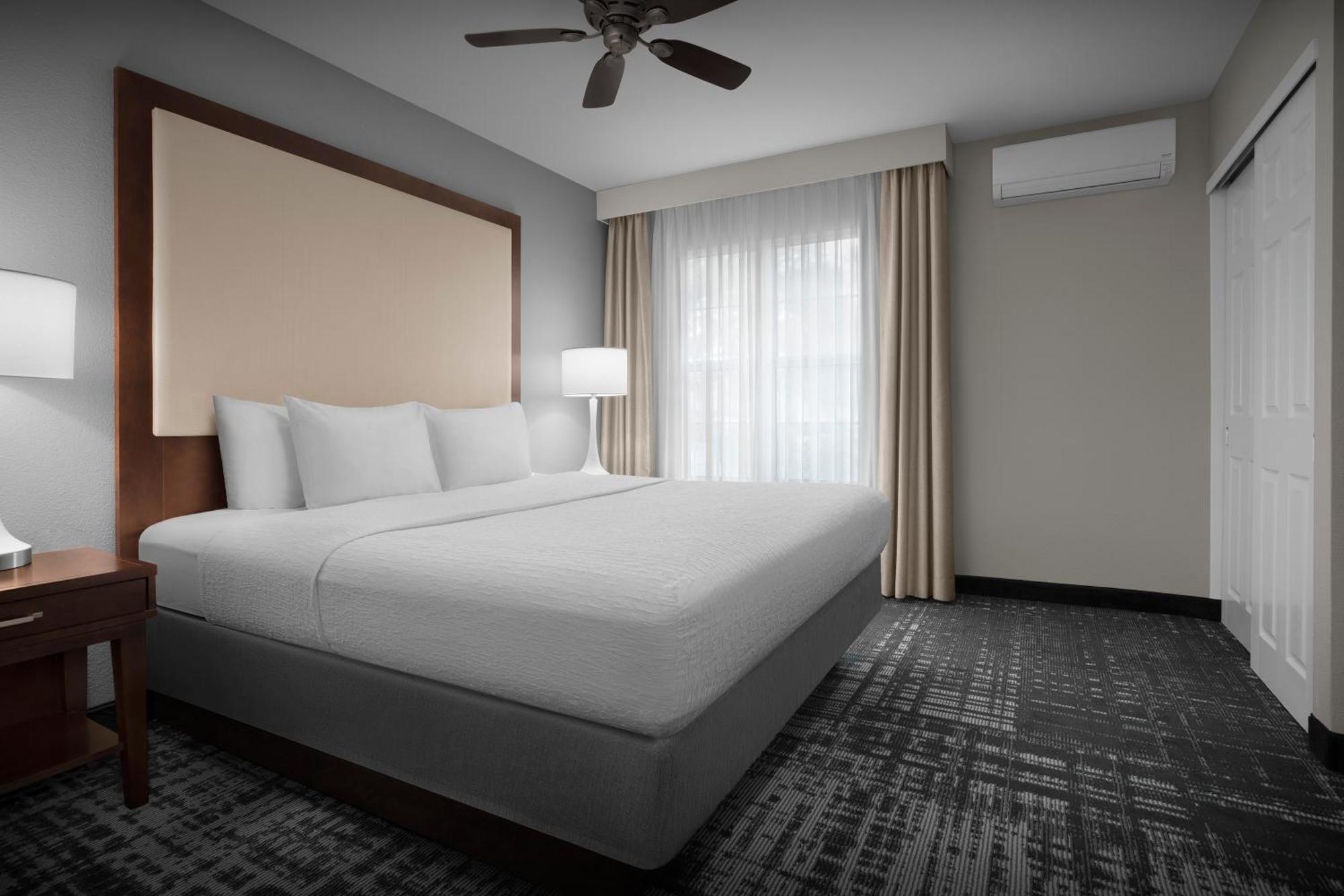 One-Bedroom King Suite Non-Smoking
