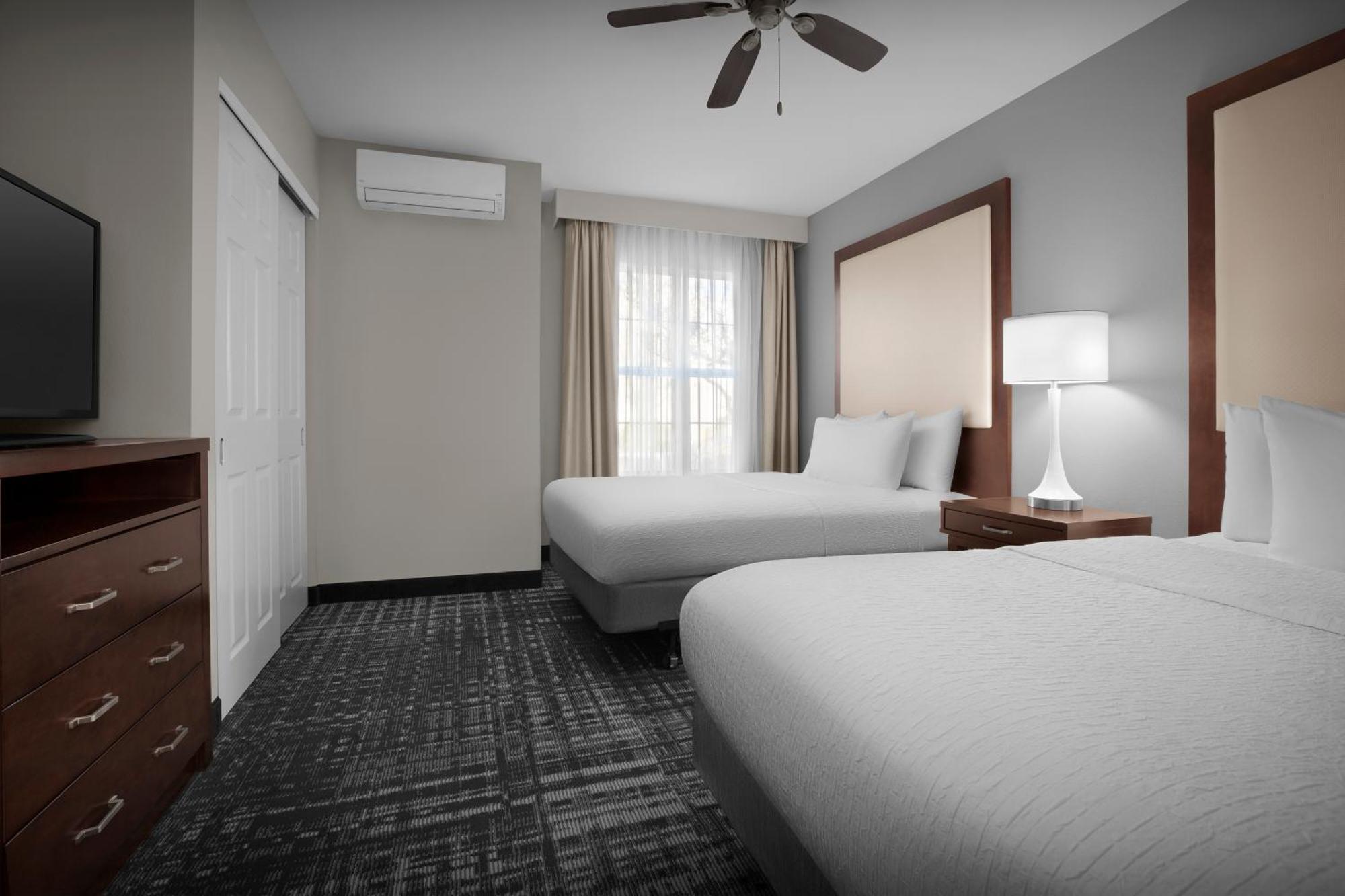 Deluxe One-Bedroom Suite Two Double Beds Non-Smoking