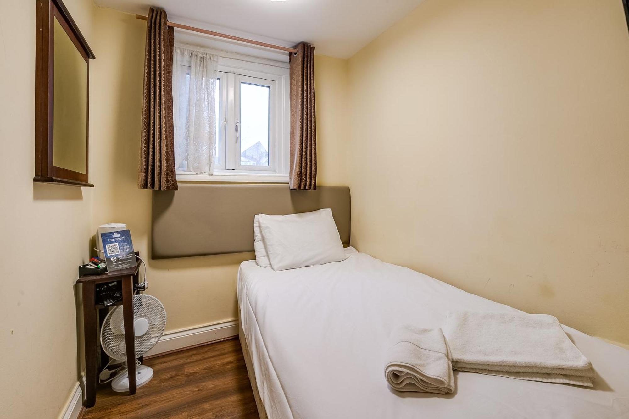 Basic Single Room,1673930707:JPEG