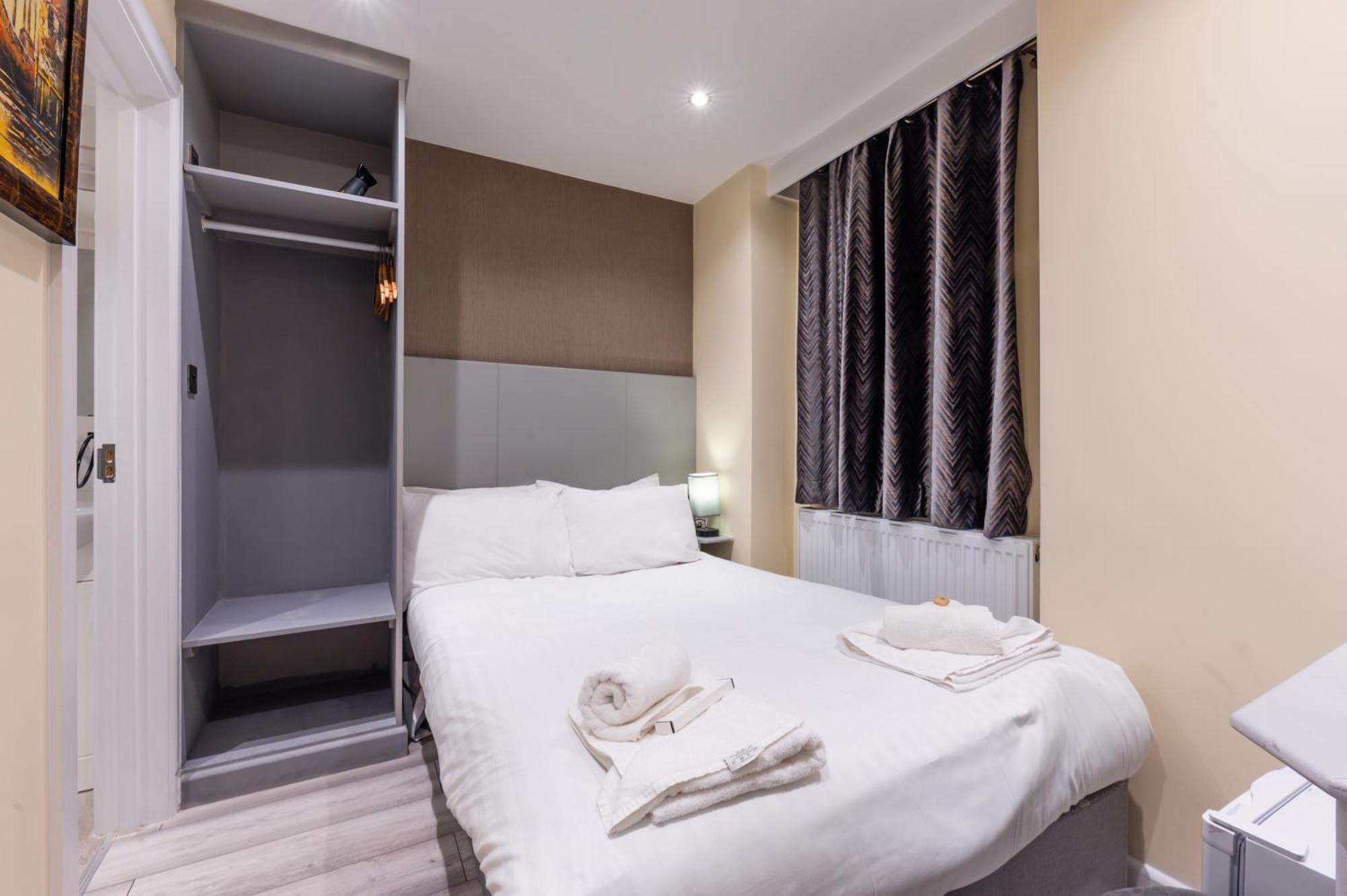 Small Deluxe Double Room,1673930728:JPEG