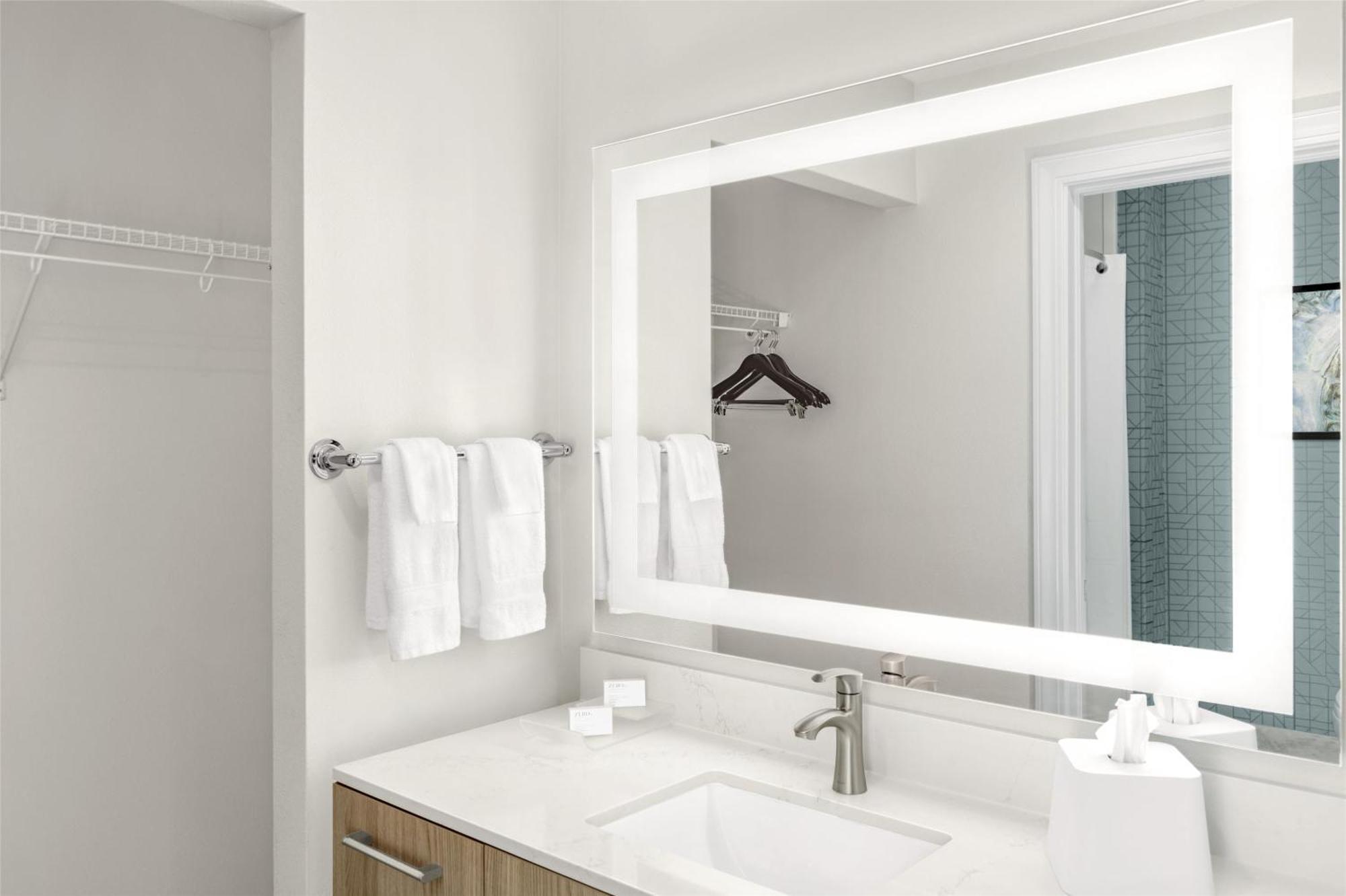 One-Bedroom King Suite Non-Smoking
