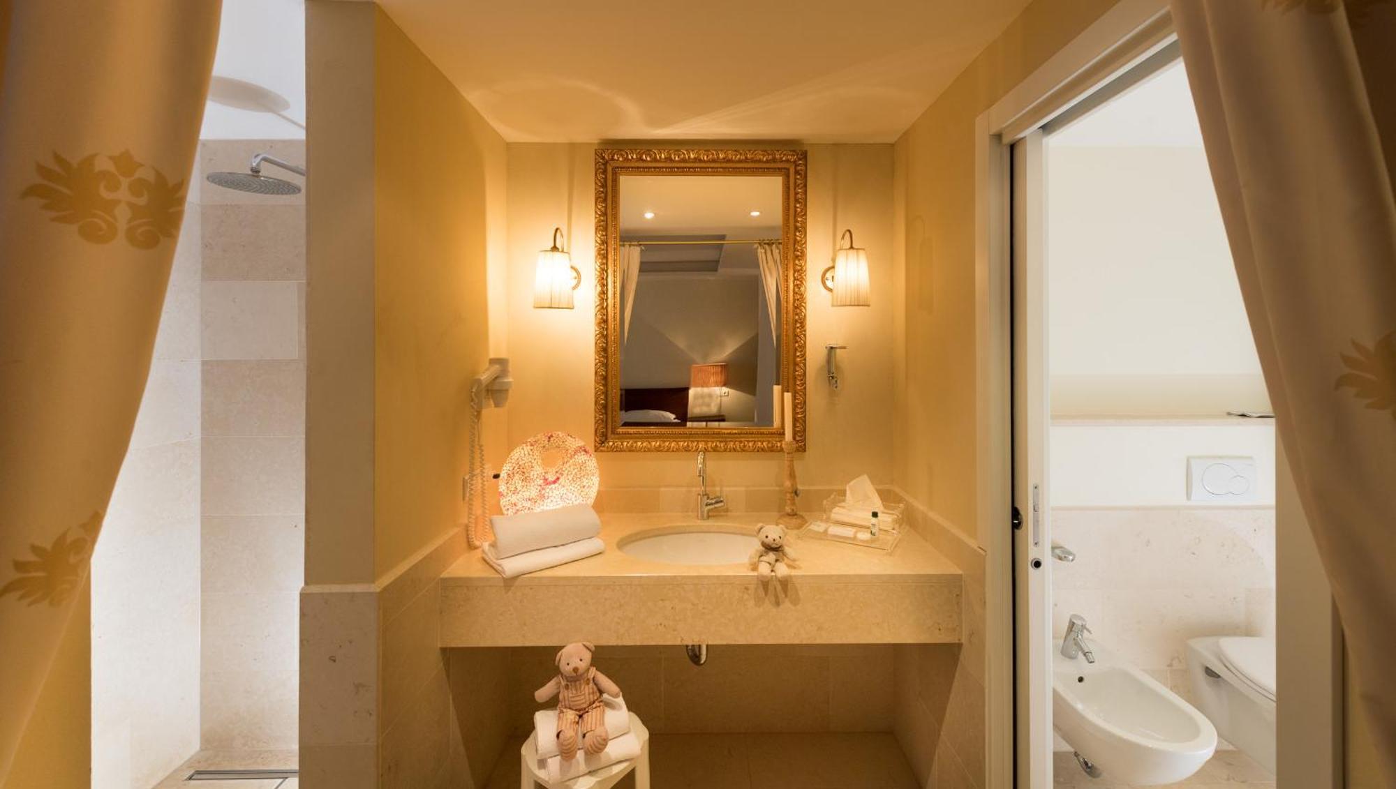 Deluxe Suite Spa Bath,1673934030:JPEG