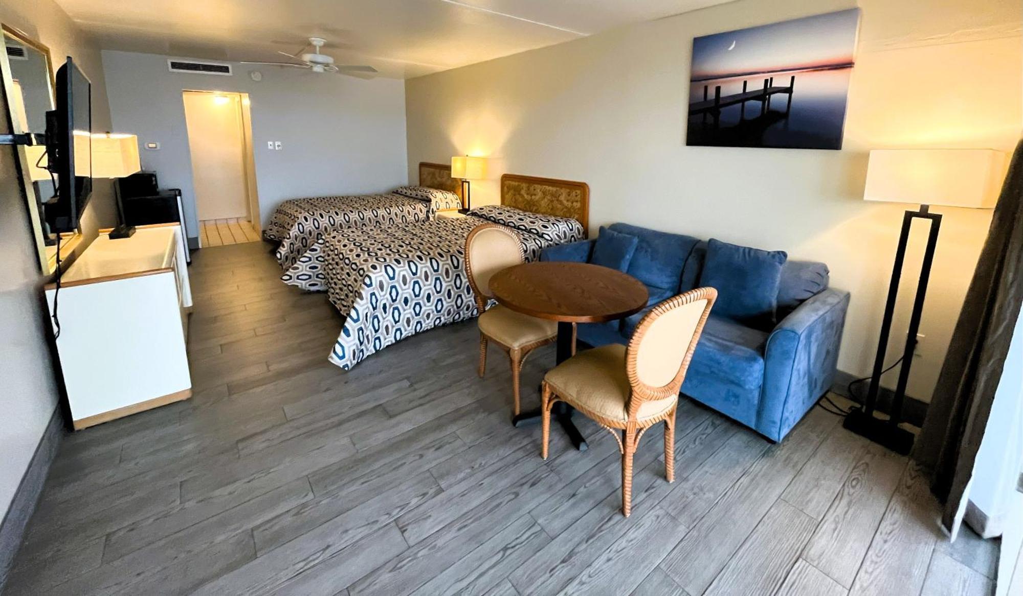 Deluxe Family Room