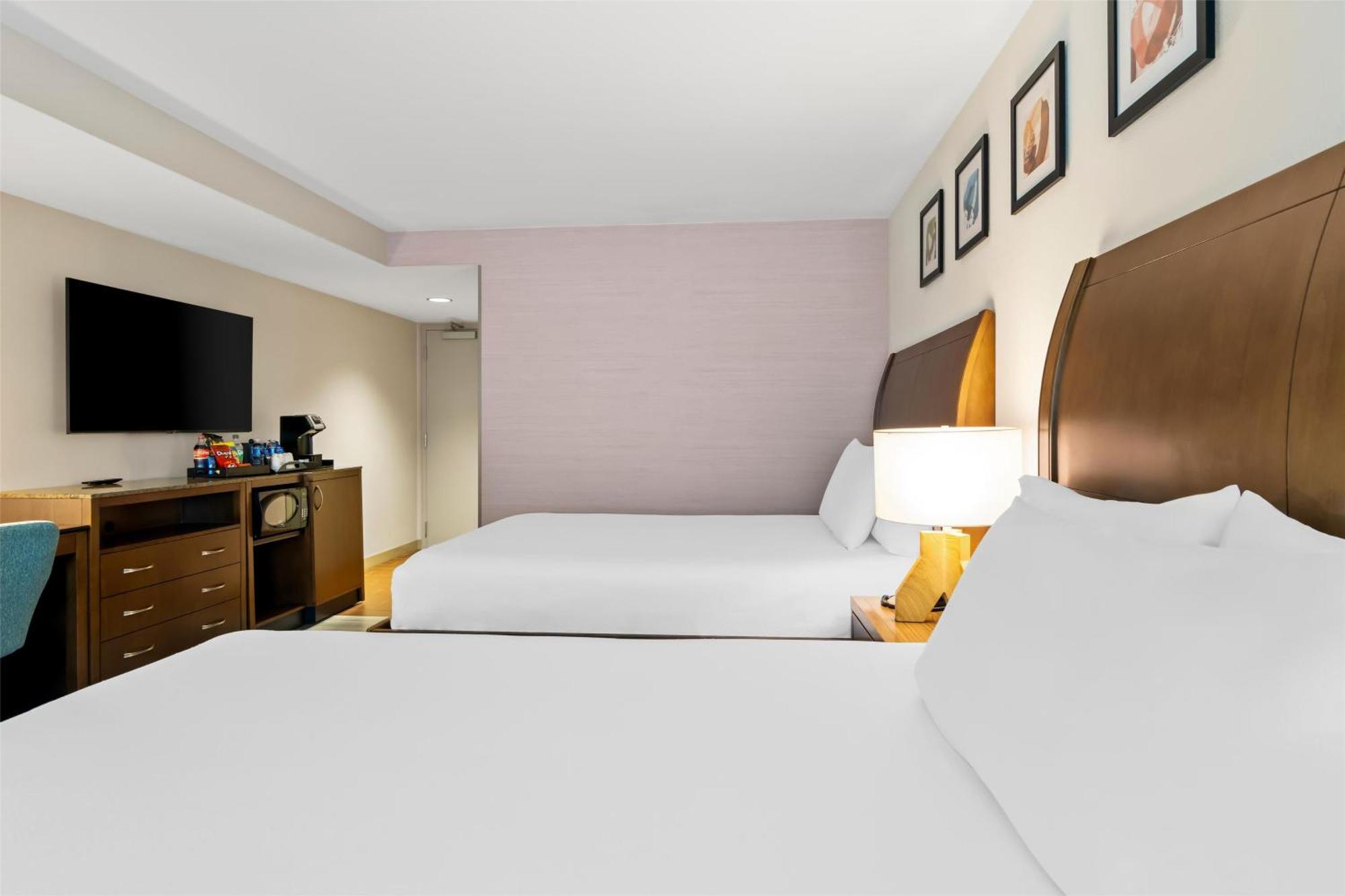 Premium Queen Room Two Queen Beds,1673951020:JPEG