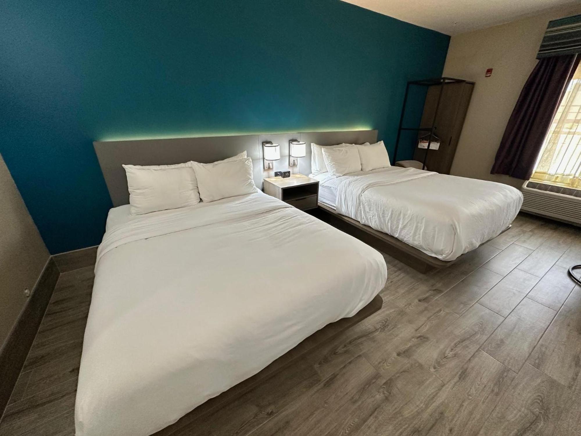 Queen Suite Two Queen Beds Mobility or Hearing Accessible Non-Smoking,1673952429:JPEG