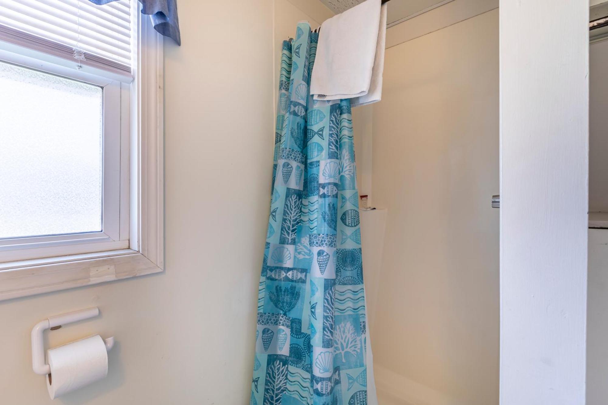 Two Double Bed Basic Efficiency - Non Air Conditioning (no pets +no smoking)