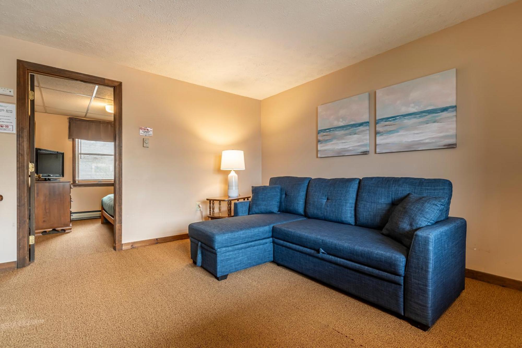 Two Room Queen Suite - with Air Conditioning (no pets +no smoking)