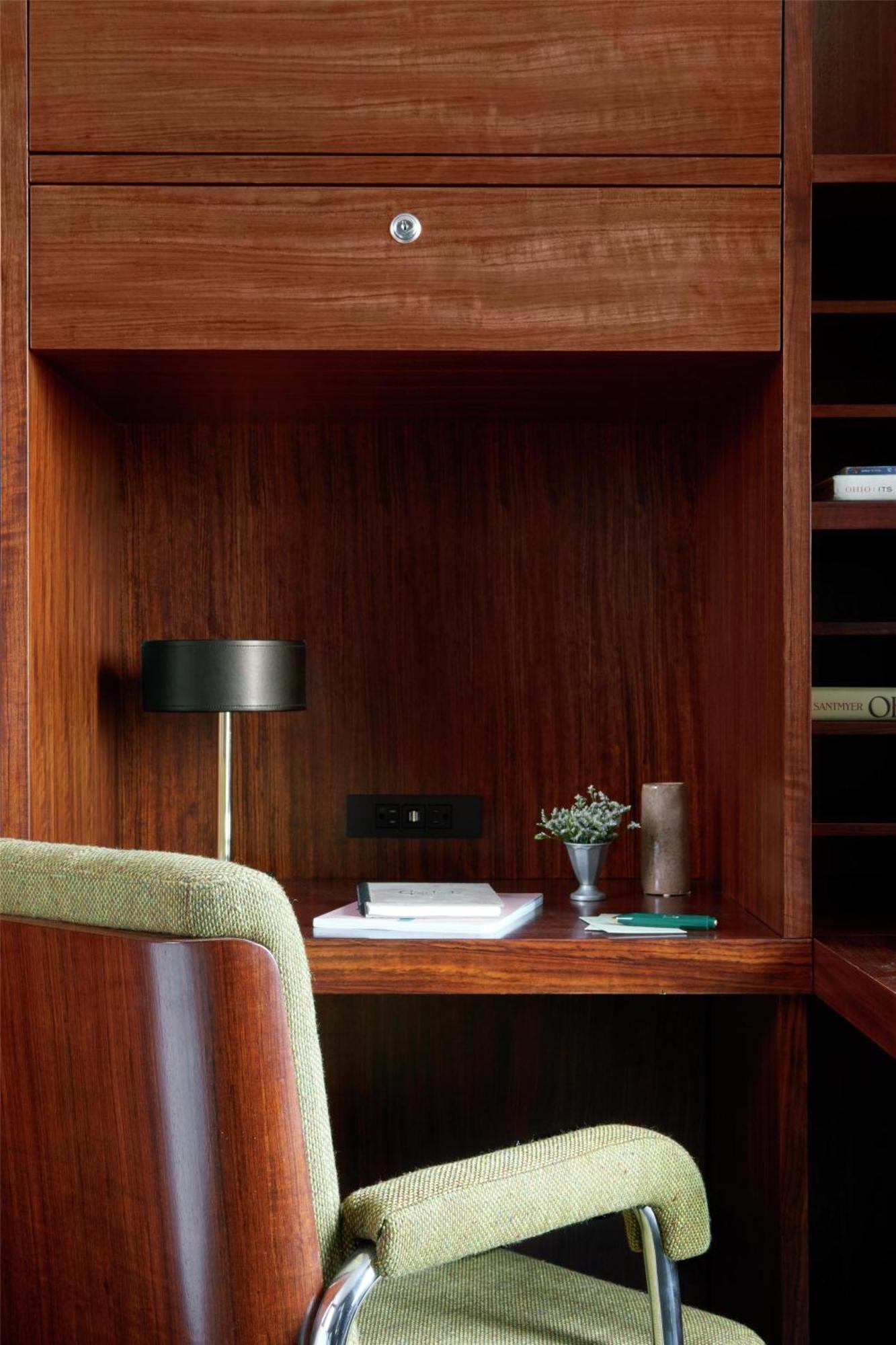 Graduate King Room