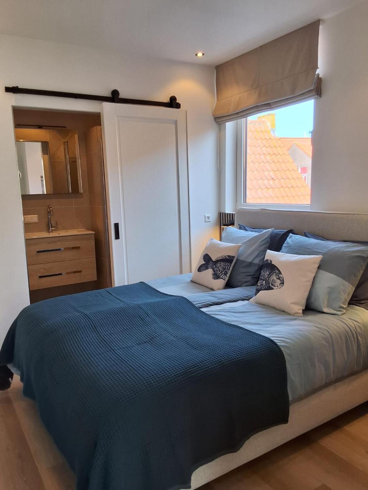 Deluxe One-Bedroom Apartment Harbour View
