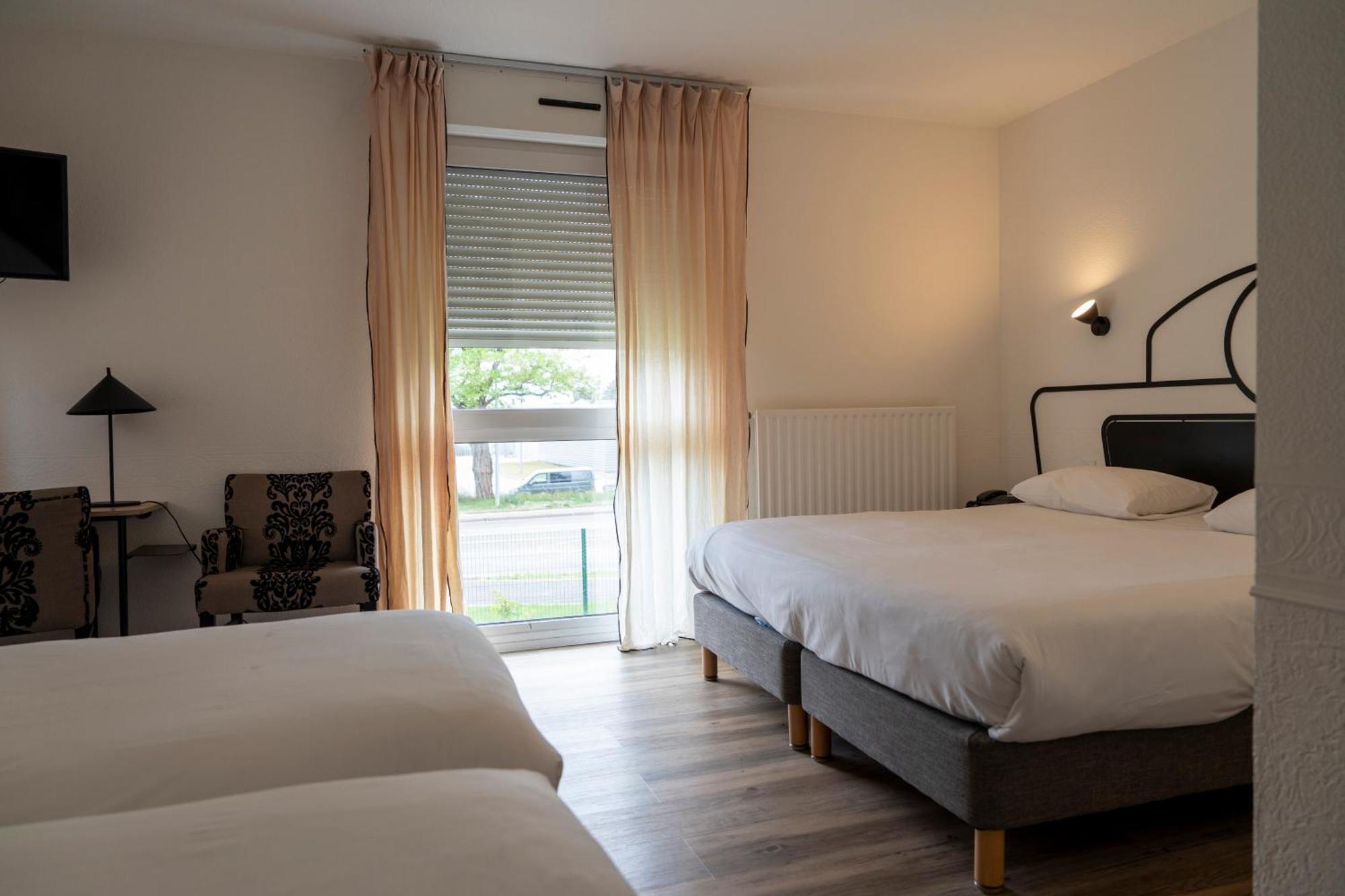 1 Double Bed 2 Single Beds