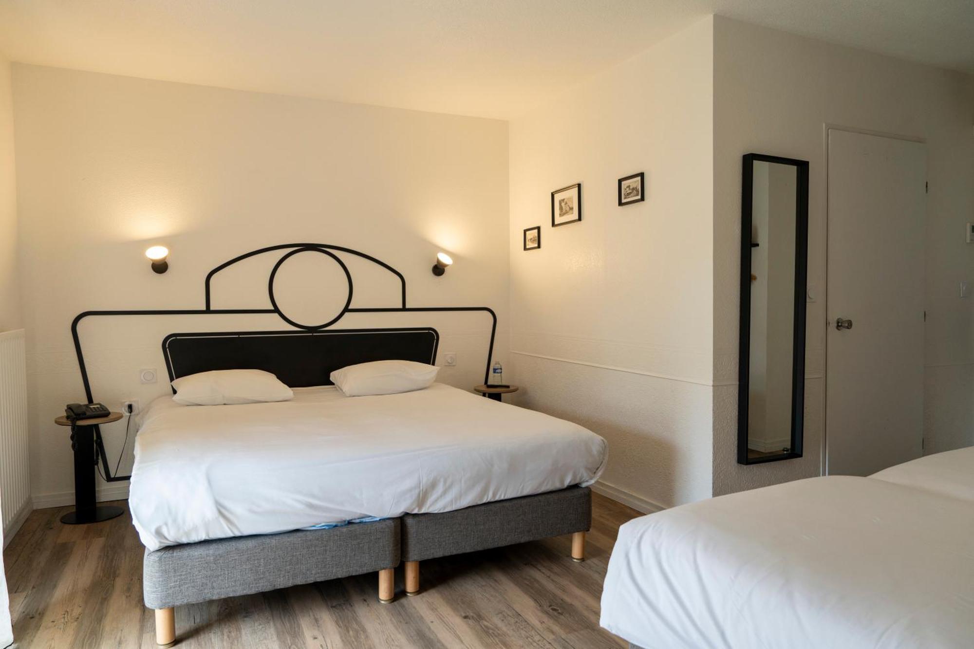 1 Double Bed 2 Single Beds
