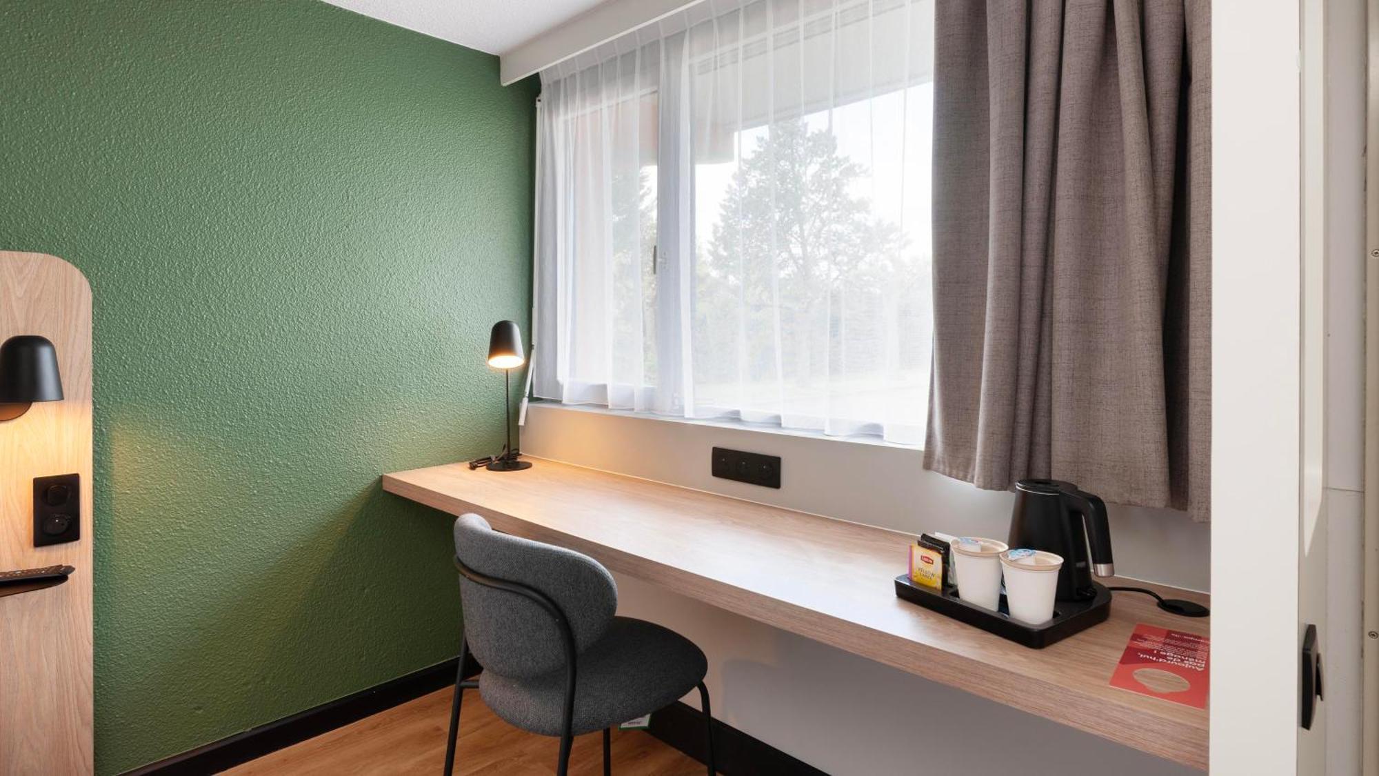 Standard Room 1 Queen Bed