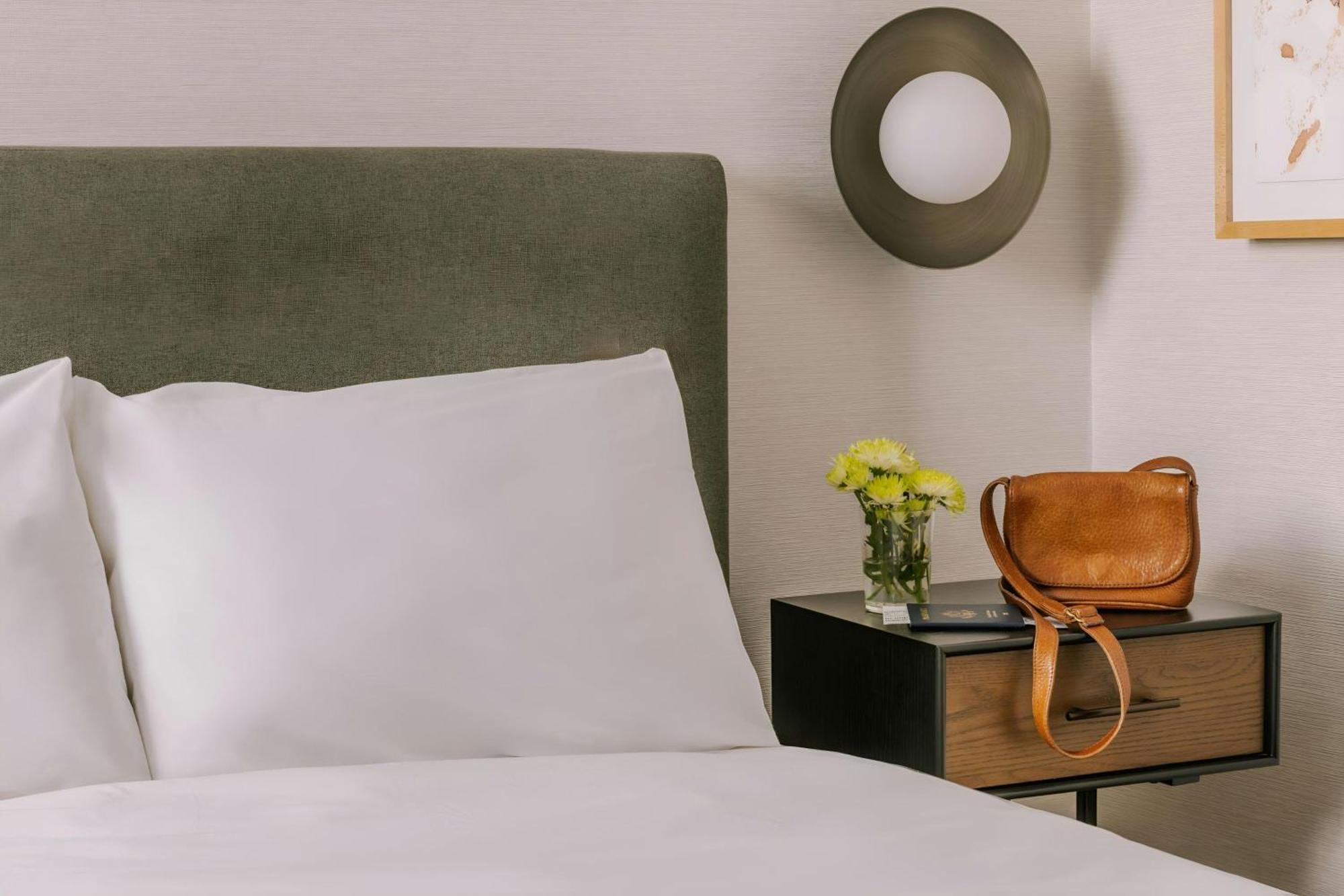 One-Bedroom Apartment Queen Bed Sofa Bed Balcony