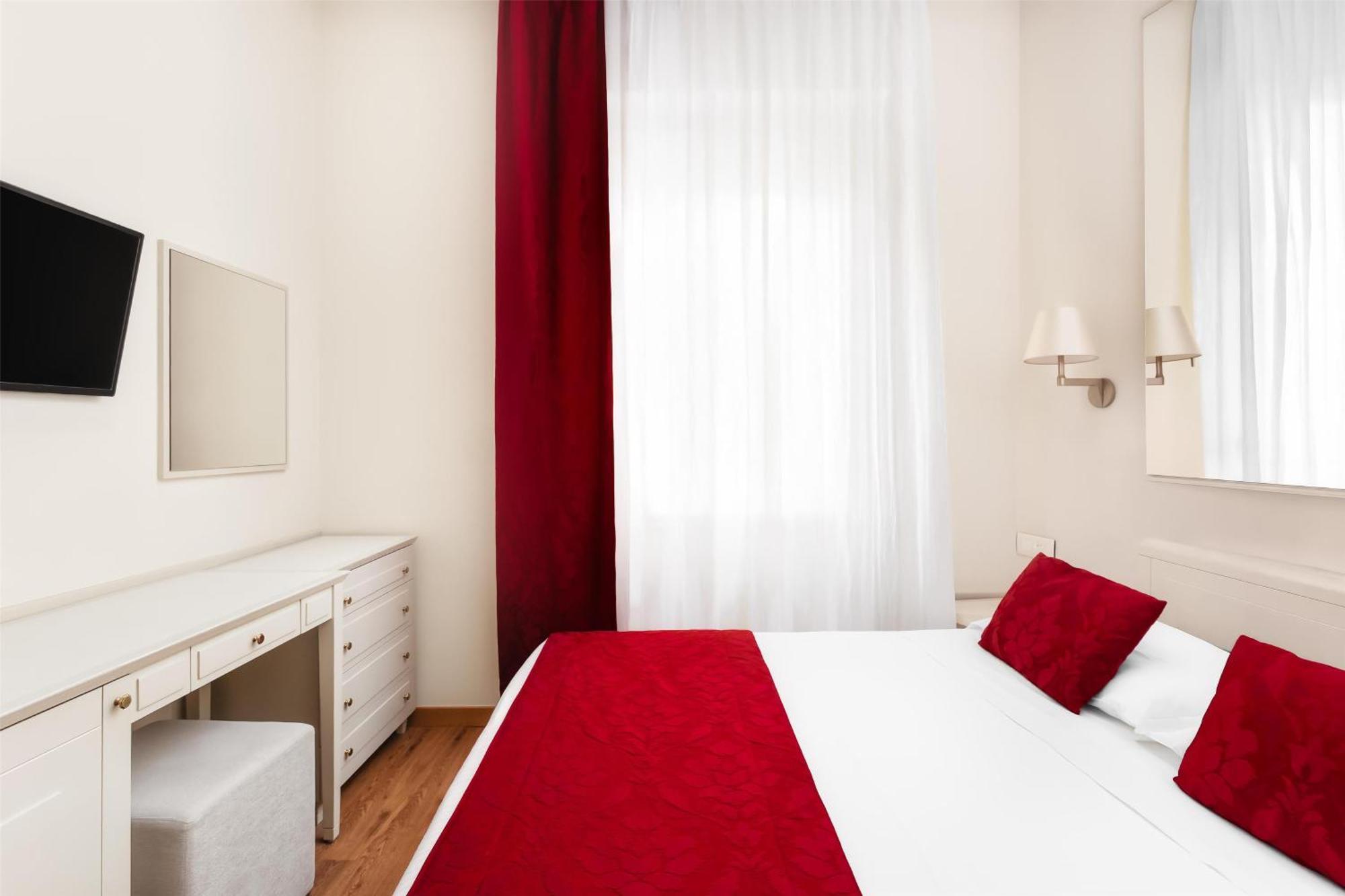 Classic Double Room French Bed Non-Smoking