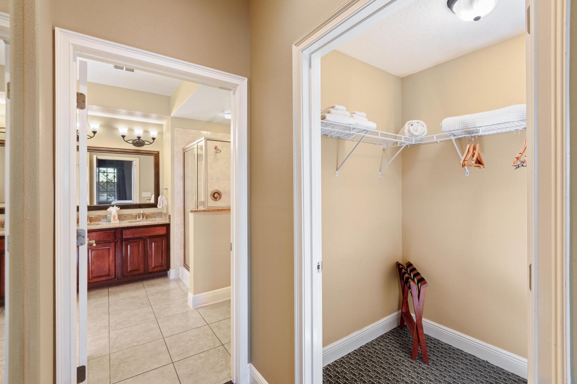 Three-Bedroom Lake View,1674704815:JPEG