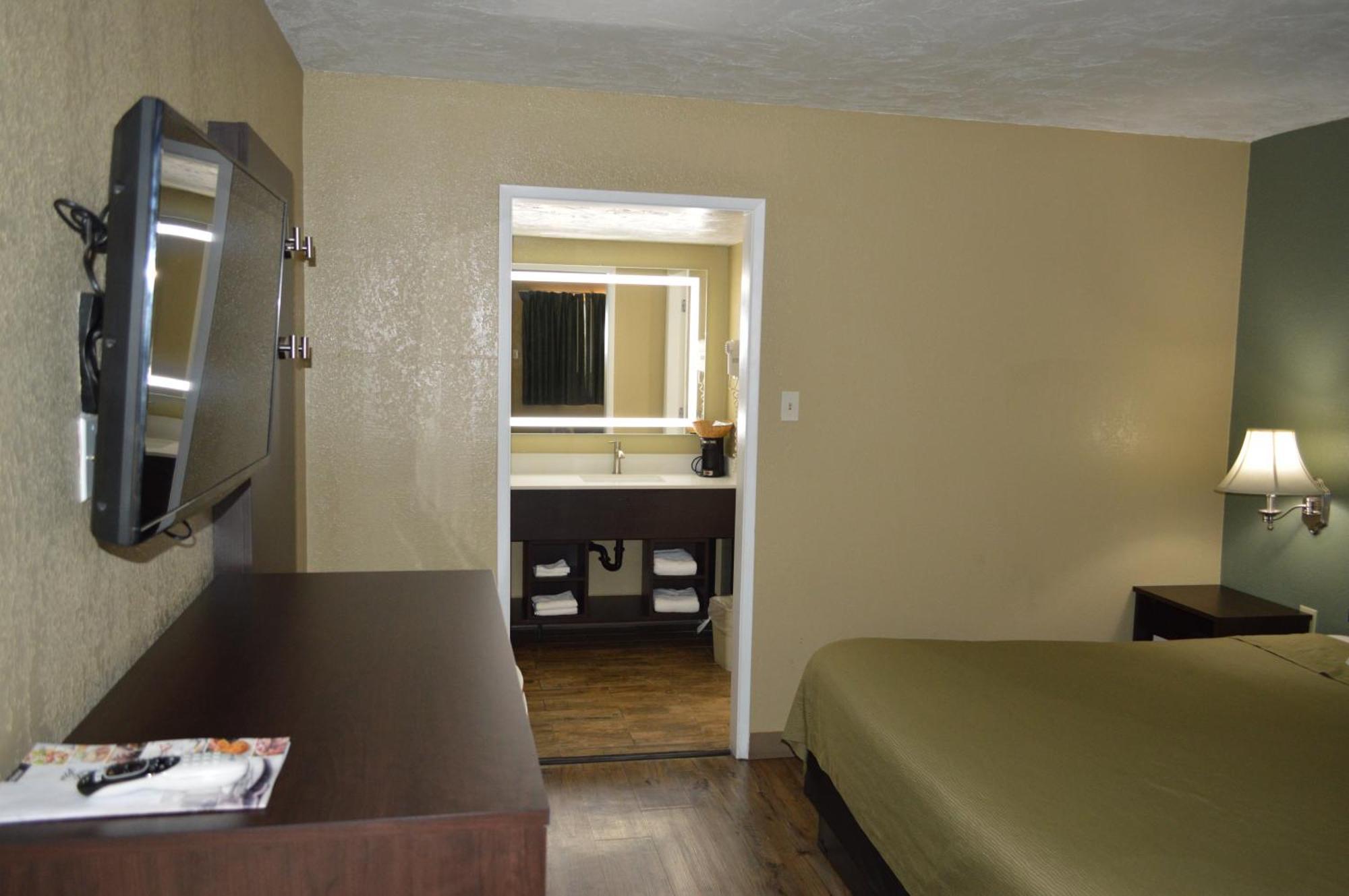 1 King Bed Efficiency Room Non-Smoking