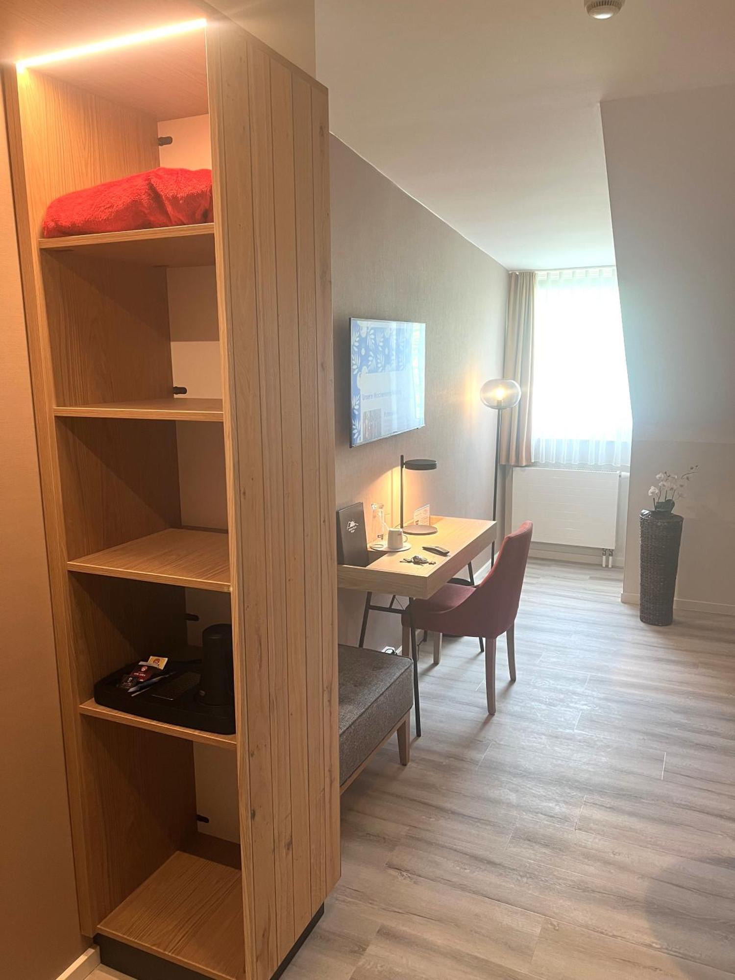 Singleroom Queen Size Bed