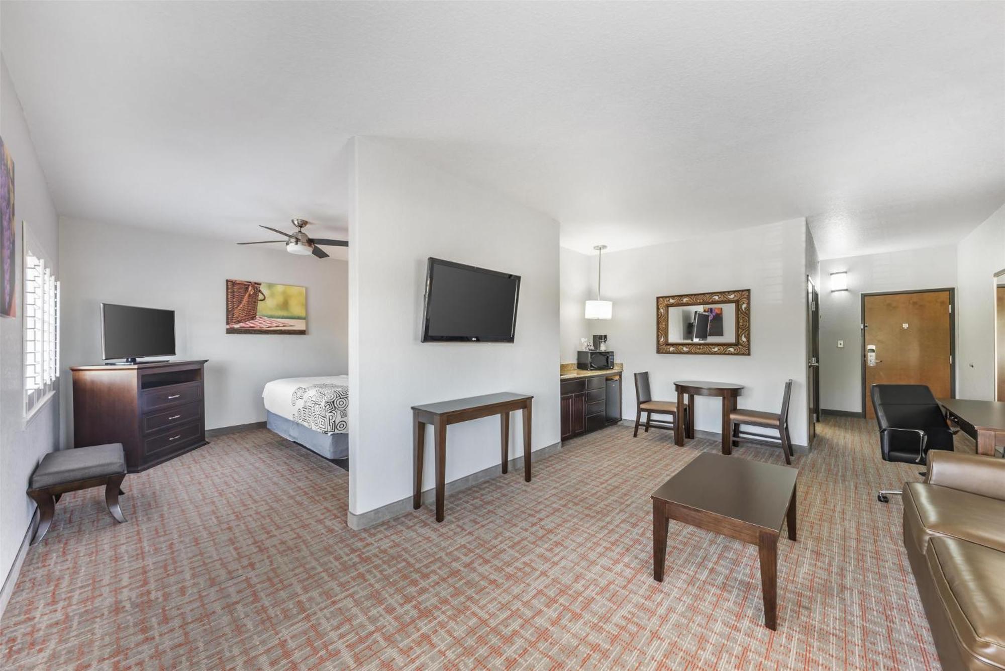King Suite with Sofa Bed - Non-Smoking