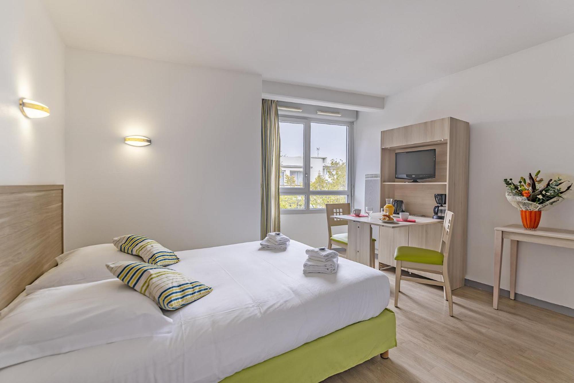 Studio Double Bed,1215161779:JPEG