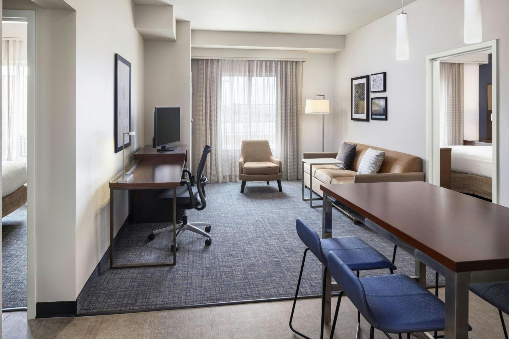 Two-Bedroom Suite,1674738072:JPEG