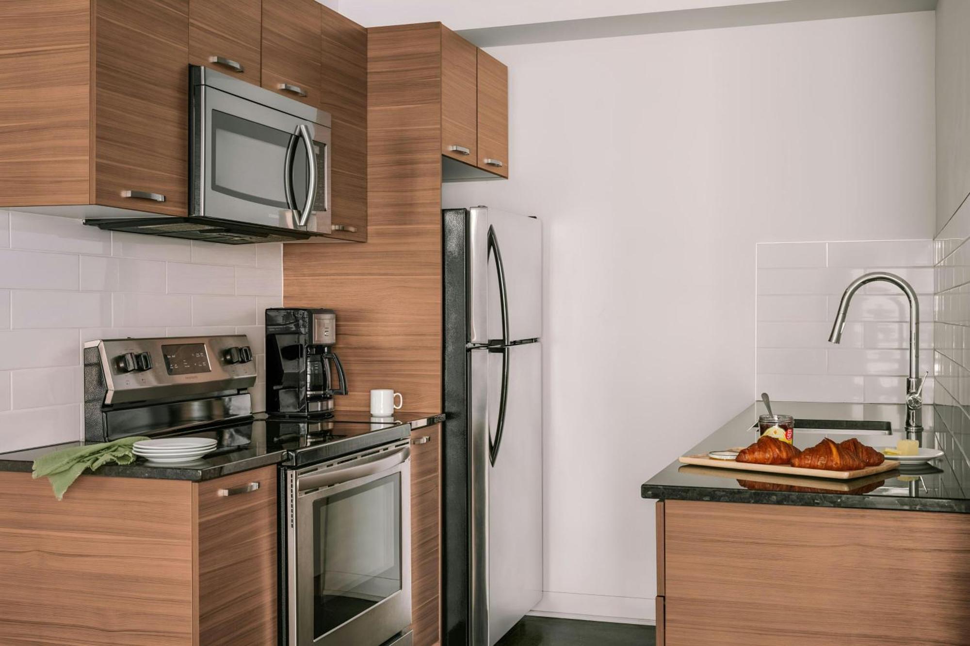 Two-Bedroom Apartment Two Queen Beds