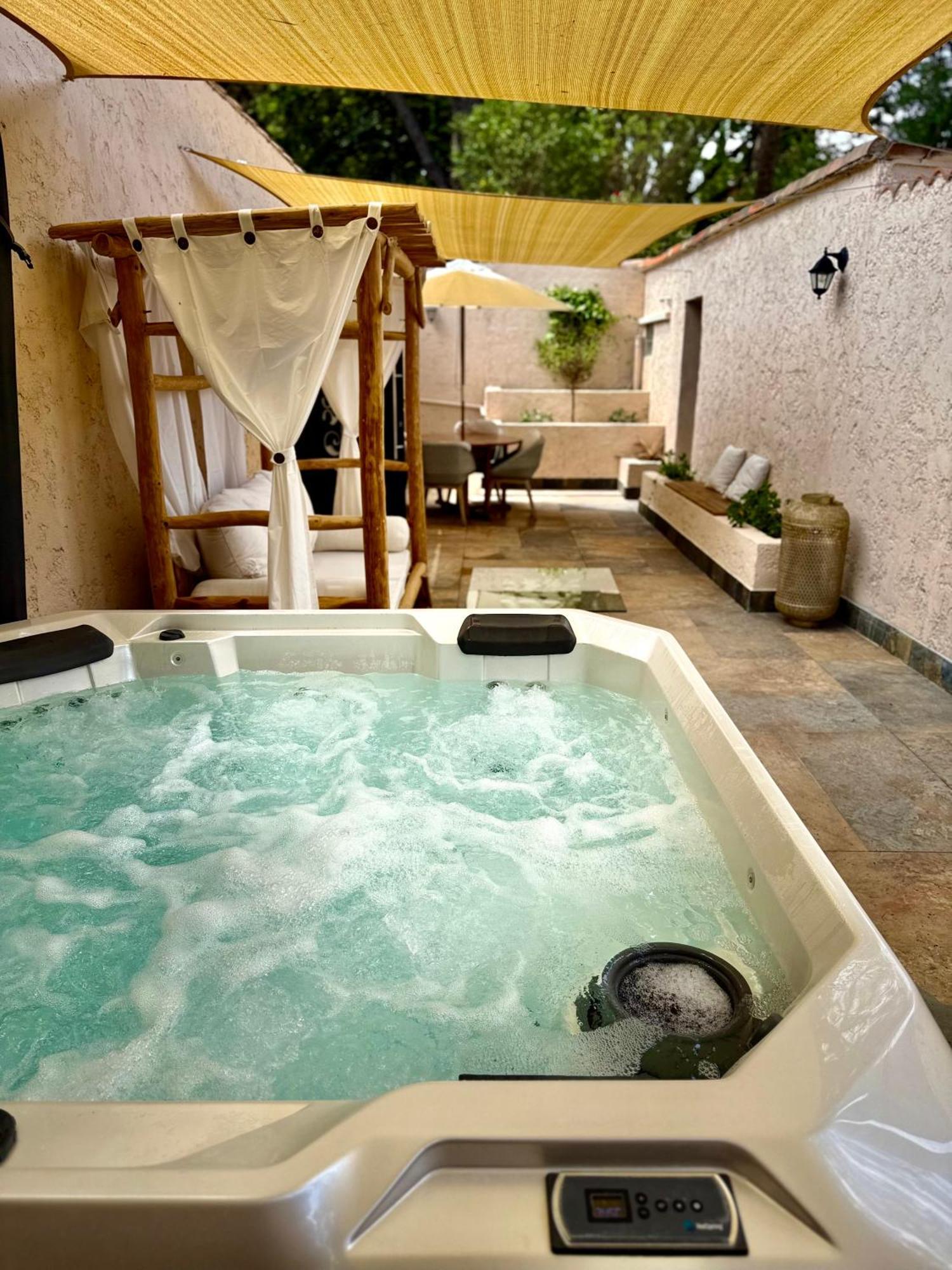 Suite Hot Tub
