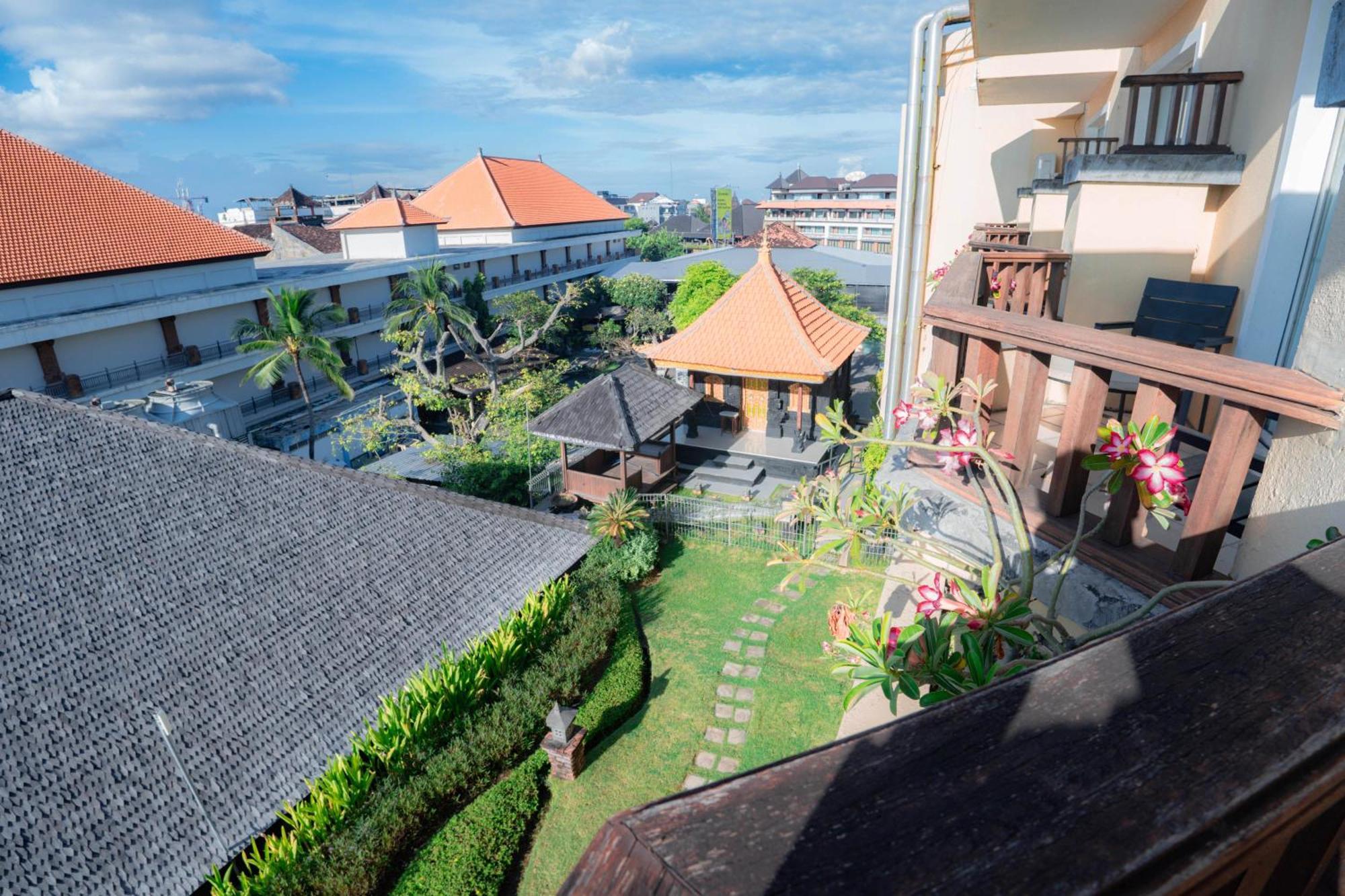 Deluxe Double or Twin Room Airport Transfer