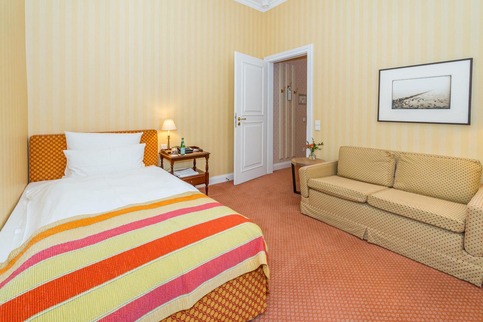 Deluxe Single Room