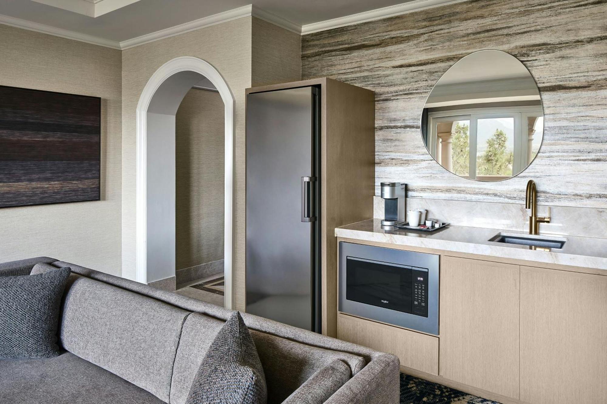 One-Bedroom King Suite Scenic View