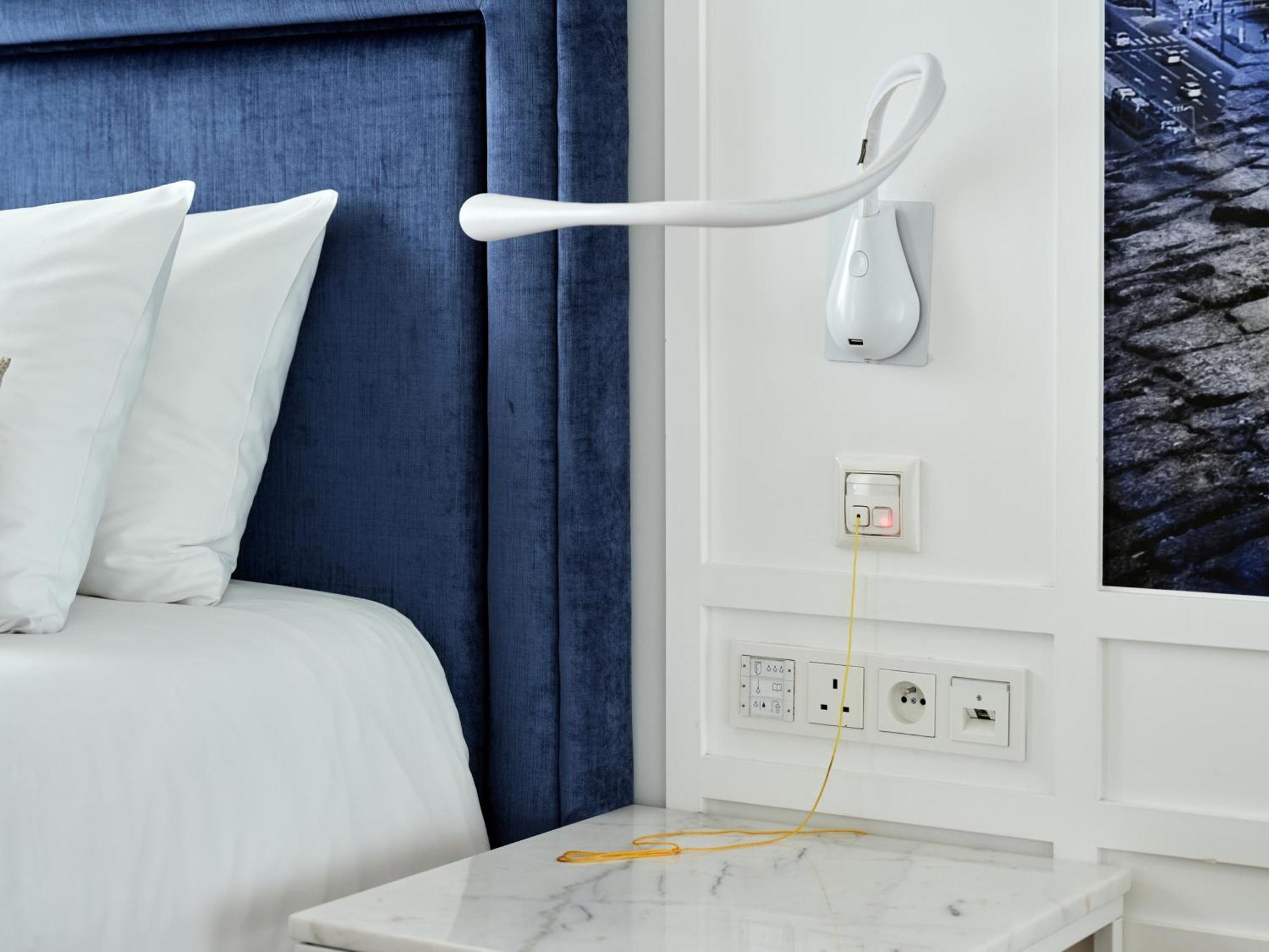Queen Room Mobility Access Roll Shower or Non-Smoking