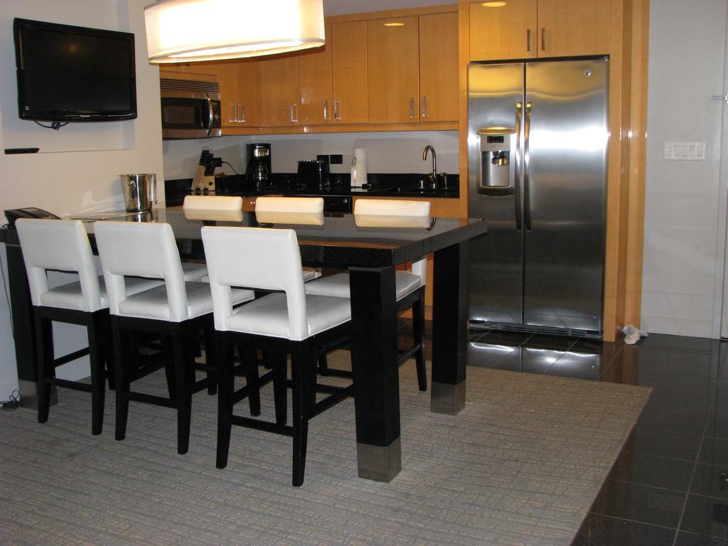 One-Bedroom Suite Kitchen
