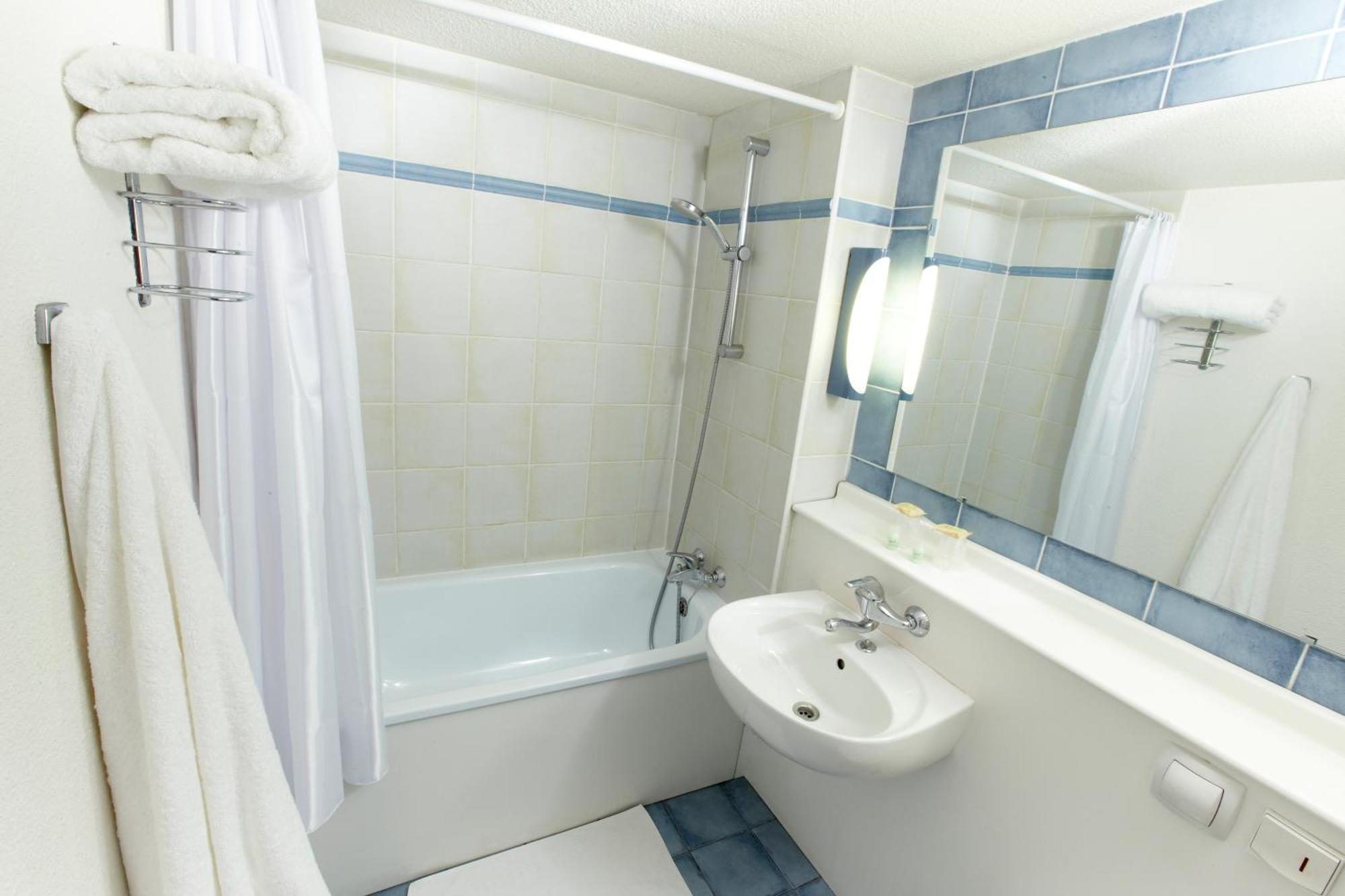 Twin Room,1676729042:JPEG