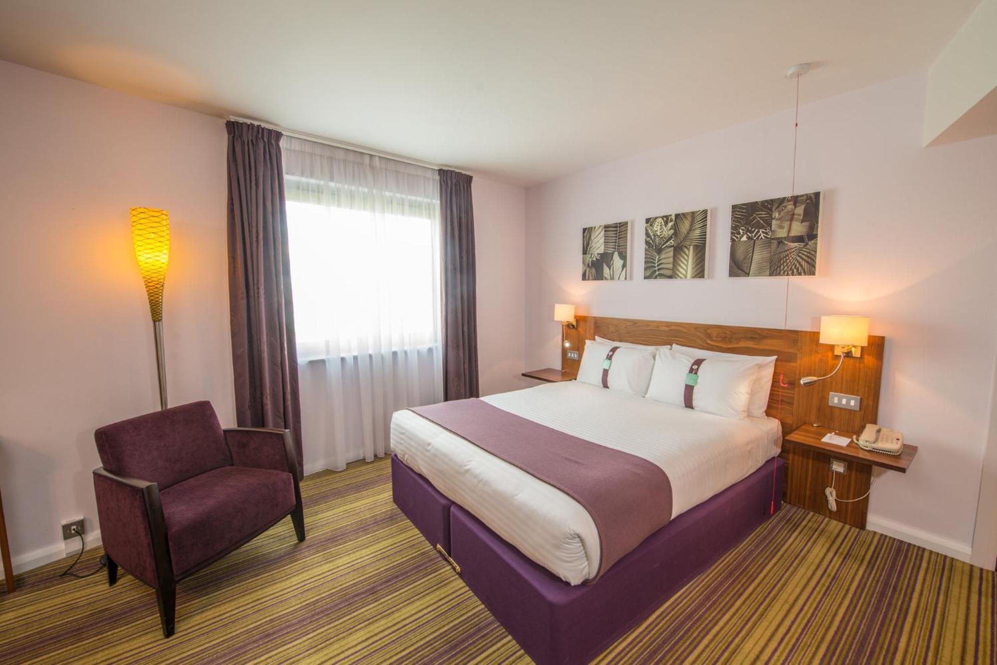 Standard King Room Accessible