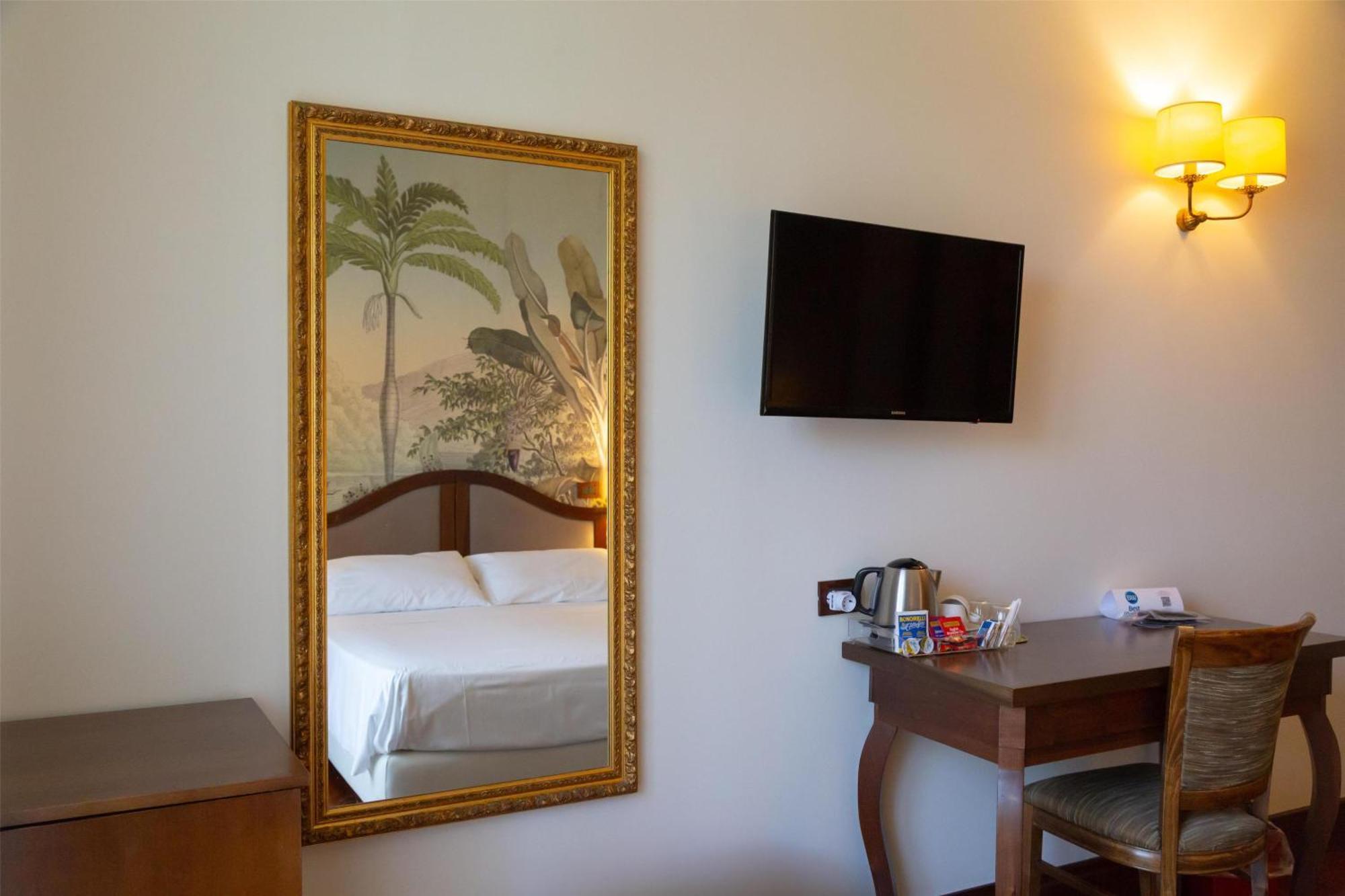 Standard Queen Room