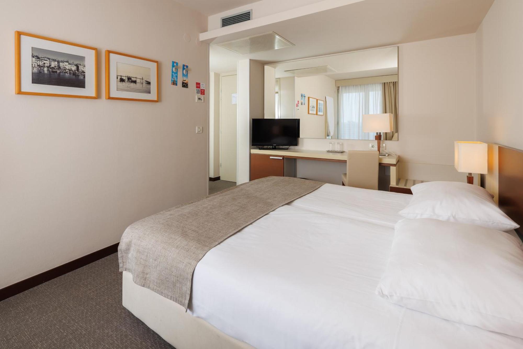 Economy Room