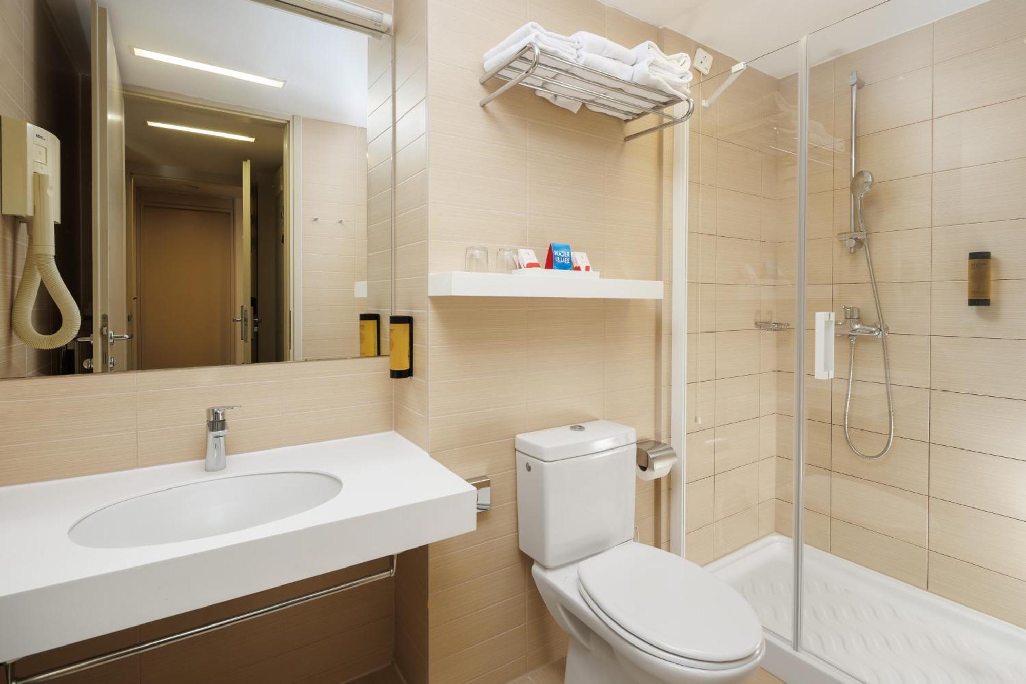Economy Room