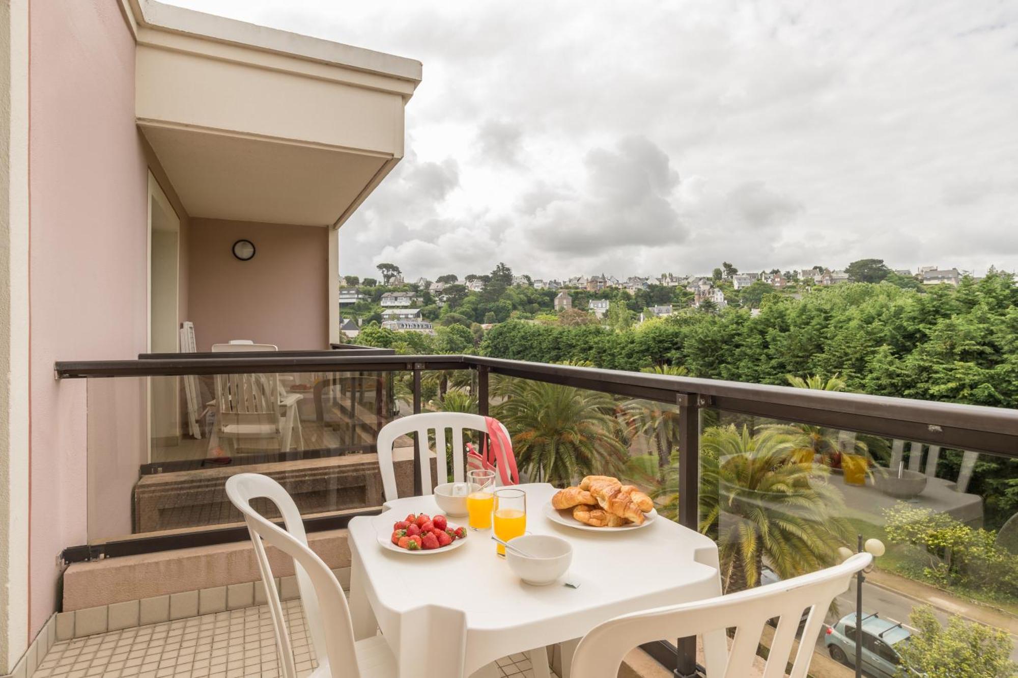 Superior One-Bedroom Apartment Terrace or Balcony,1676736361:JPEG