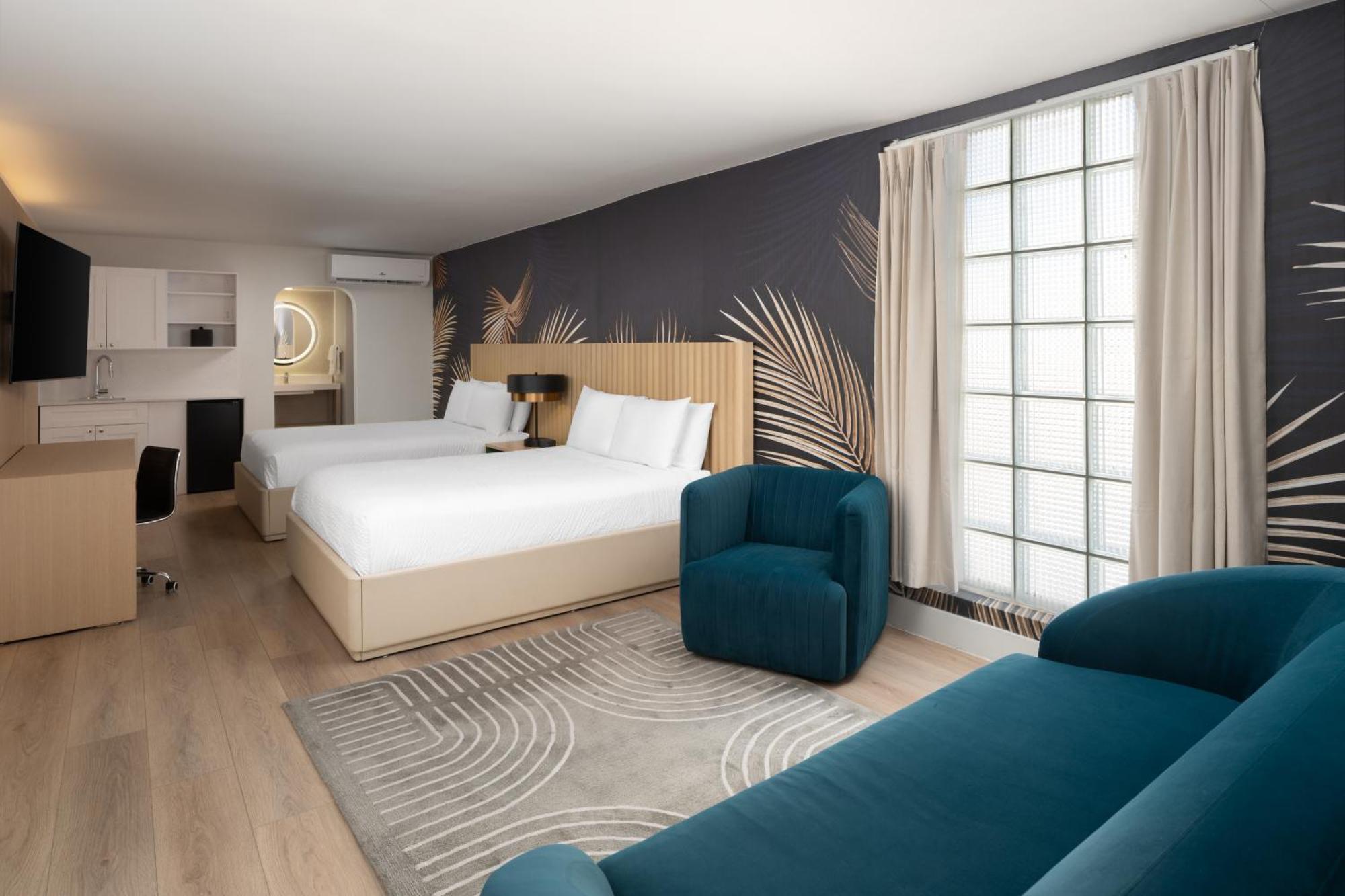 Suite Two Queen Beds Sofa Bed Non-Smoking