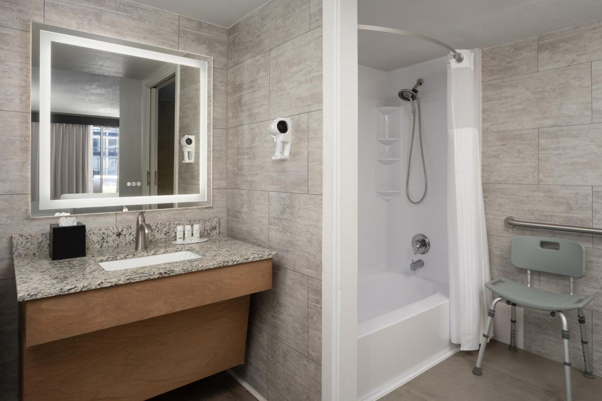 King Room ADA Tub Disability Access or Non Smoking