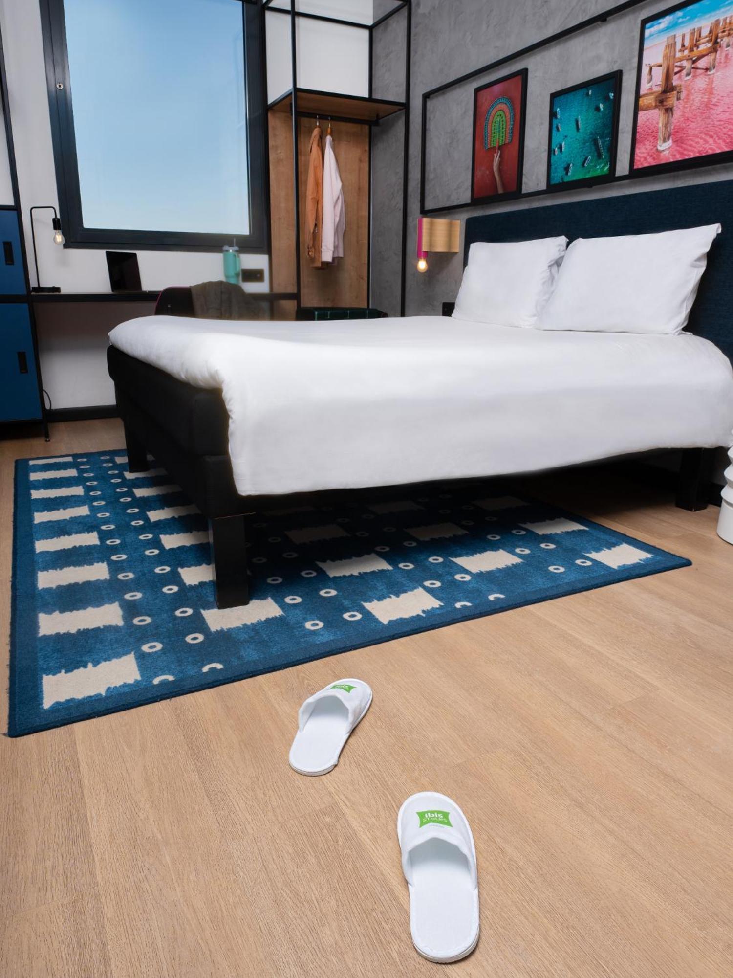 Standard Room One Double Bed Sea Side