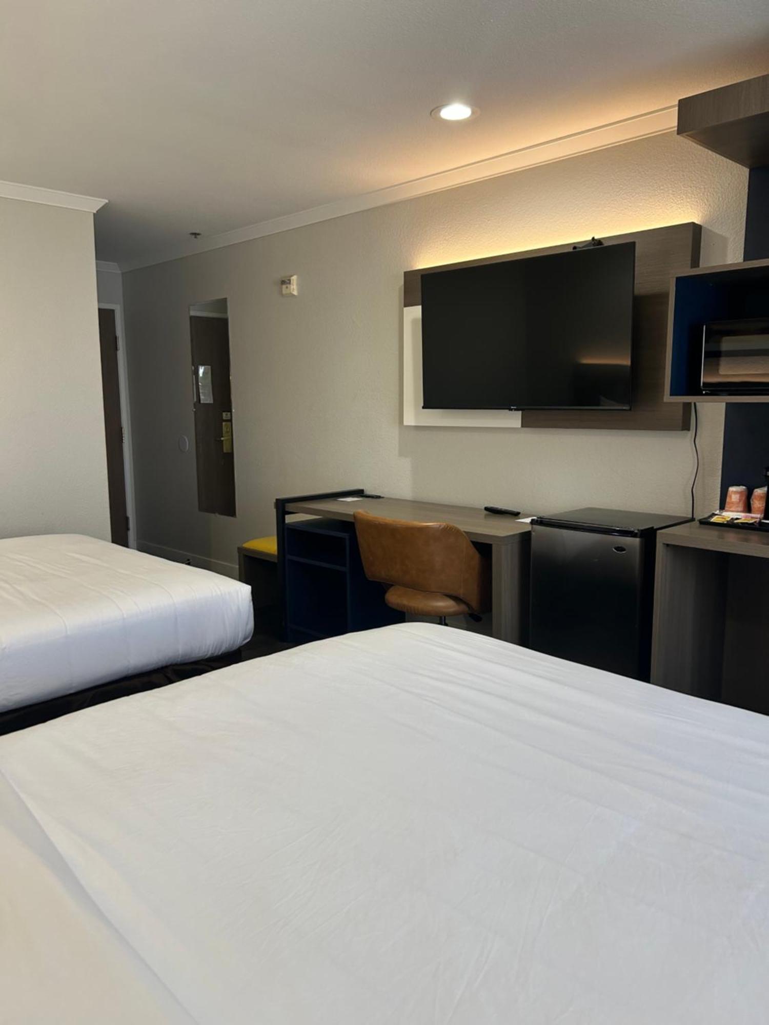 Quadruple Room Two Queen Beds Non Smoking