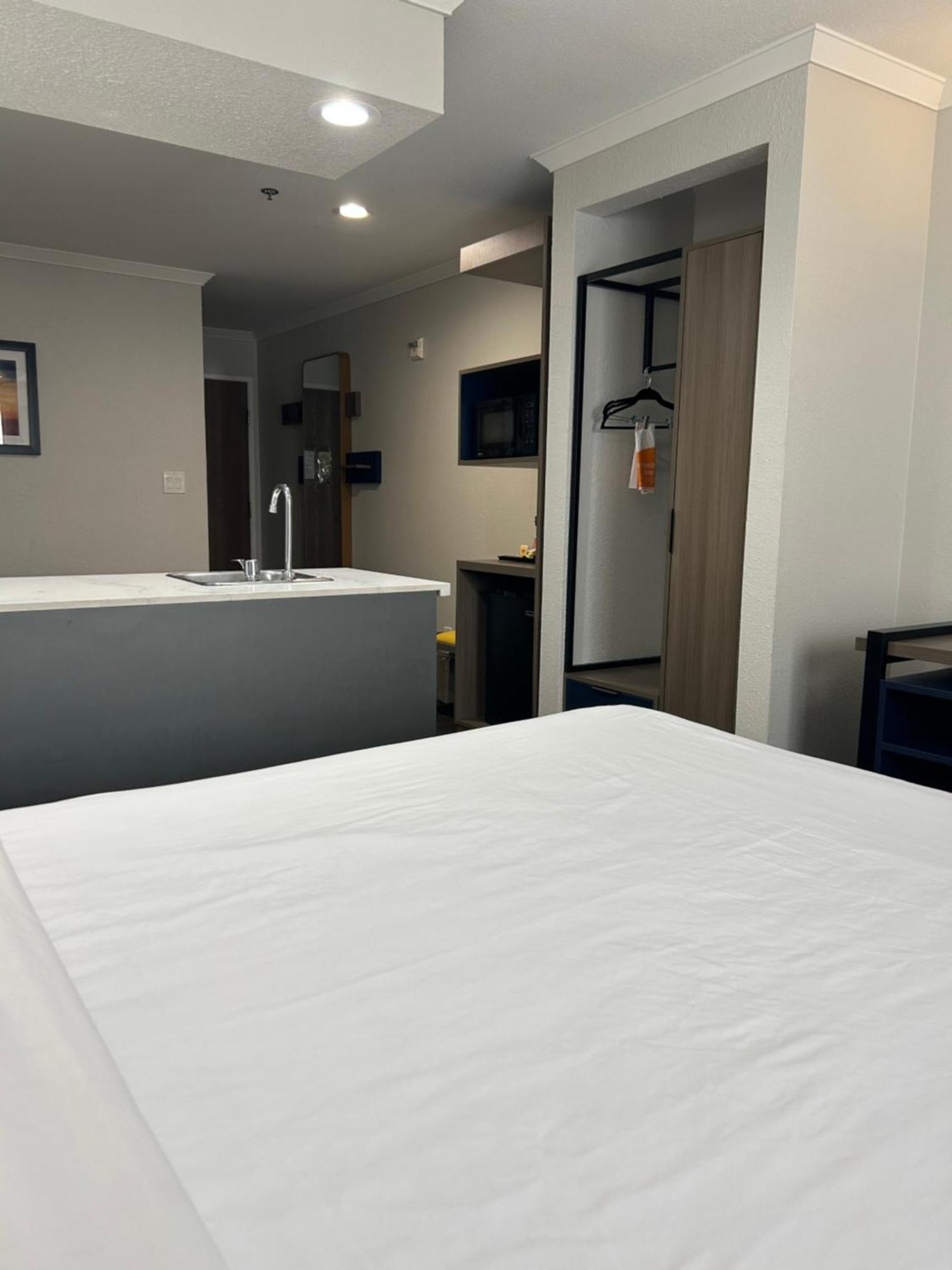 Queen Room Disability Access or Non Smoking