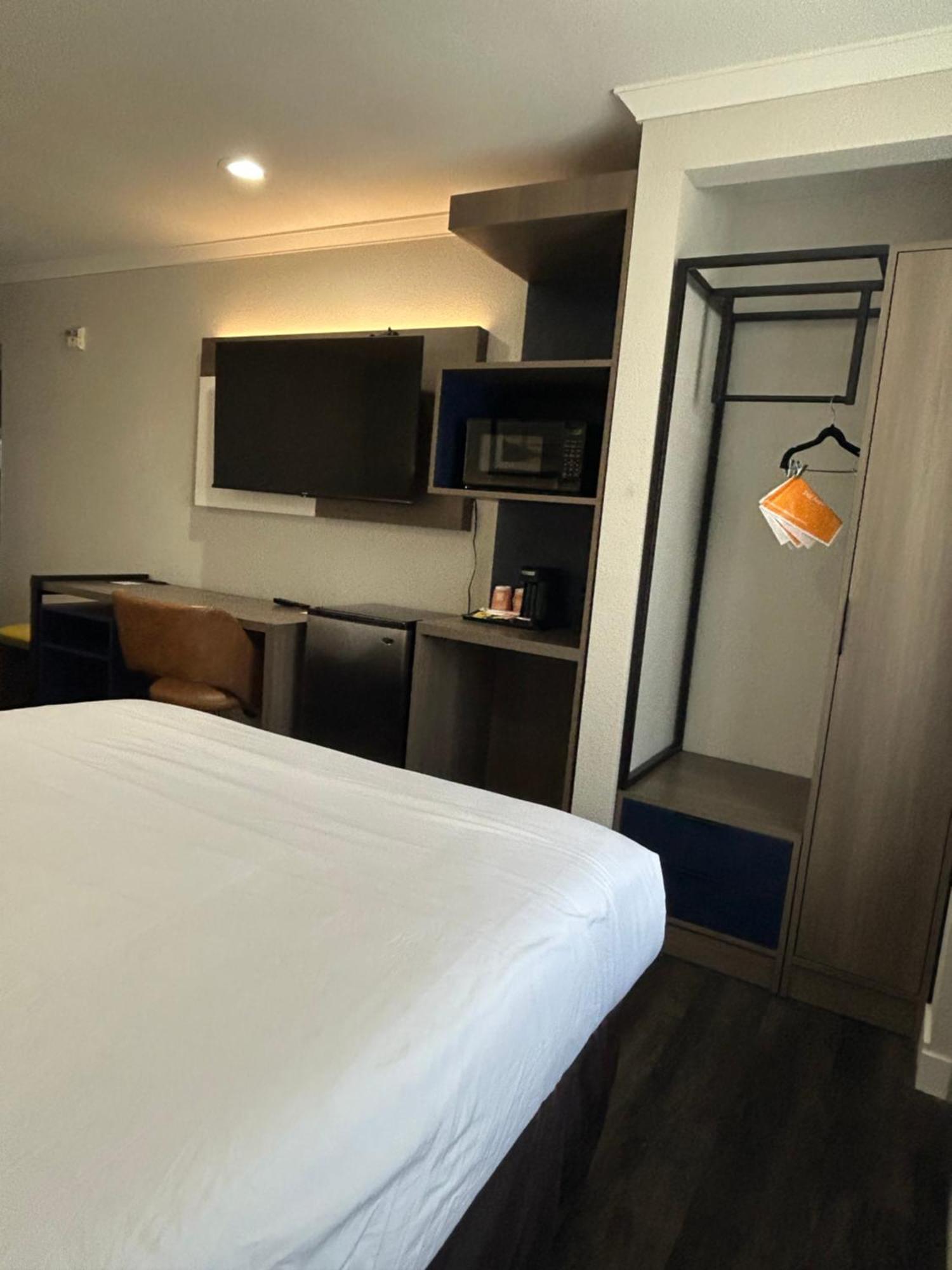 Quadruple Room Two Queen Beds Non Smoking