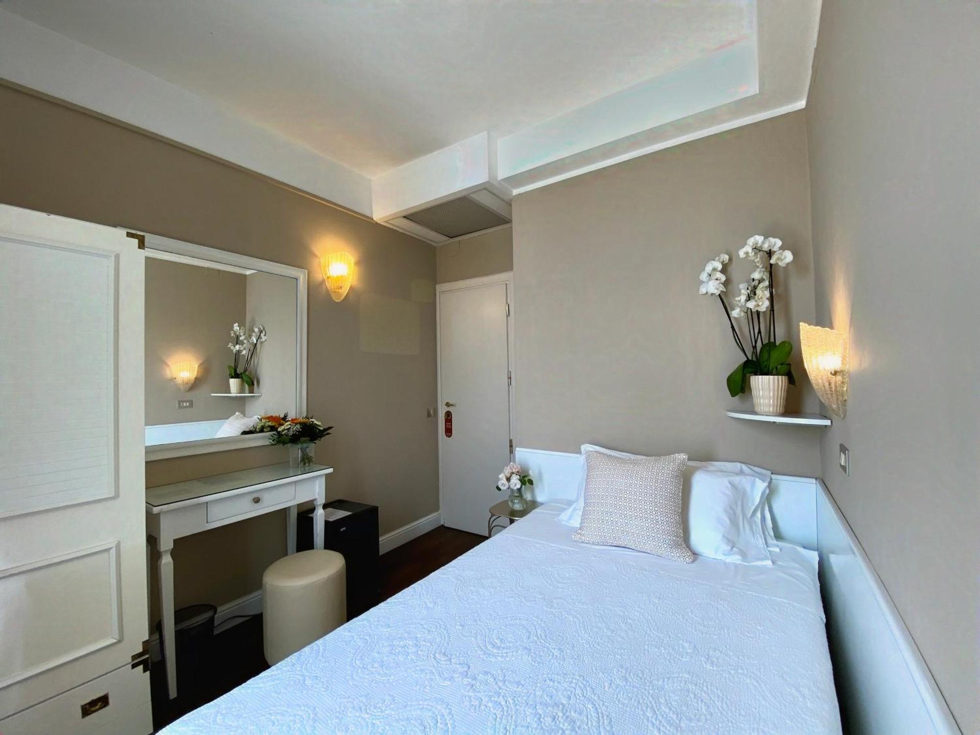 Single Room Balcony