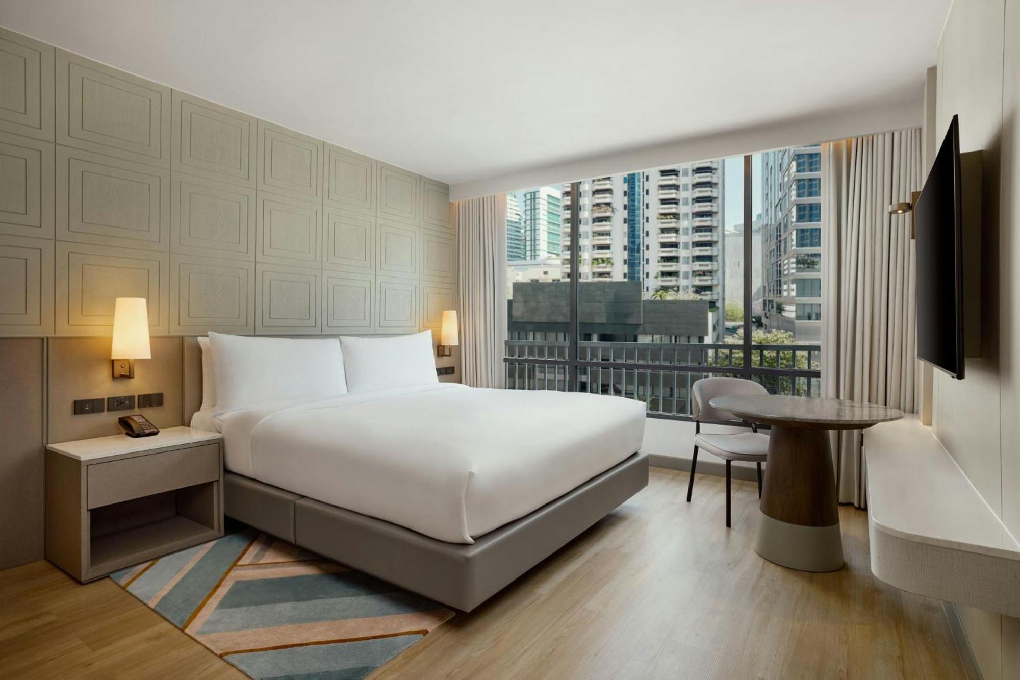 Deluxe King Room City View