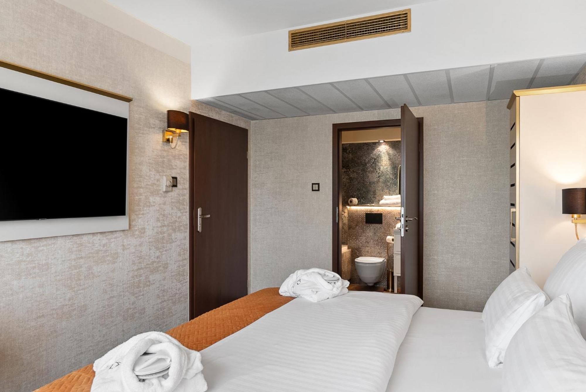 Junior Suite,1677853867:JPEG