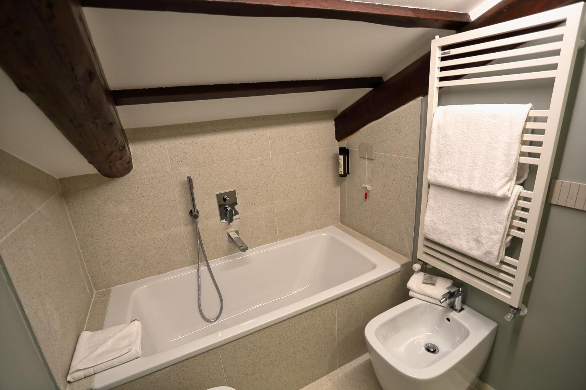 Queen Room Attic,1677854798:JPEG